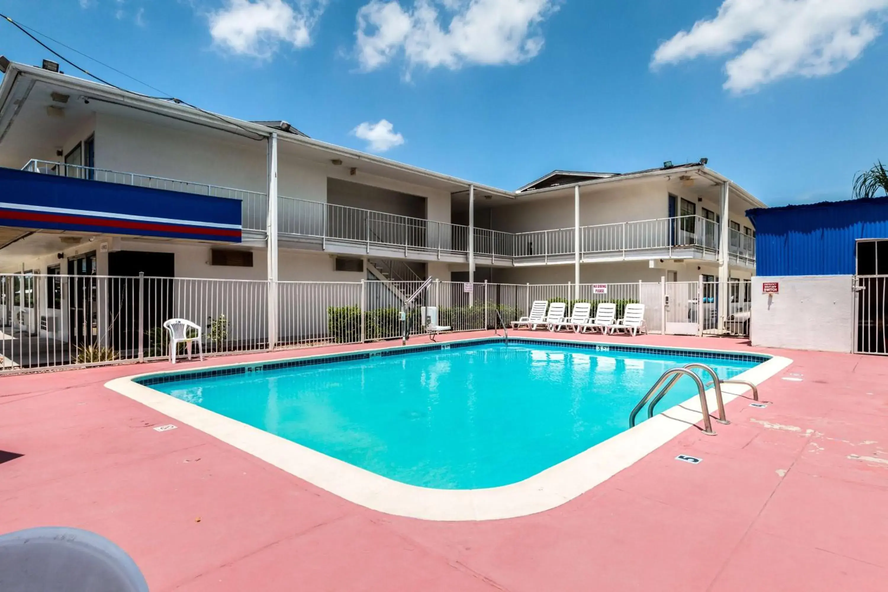 Day, Property Building in Motel 6-Victoria, TX