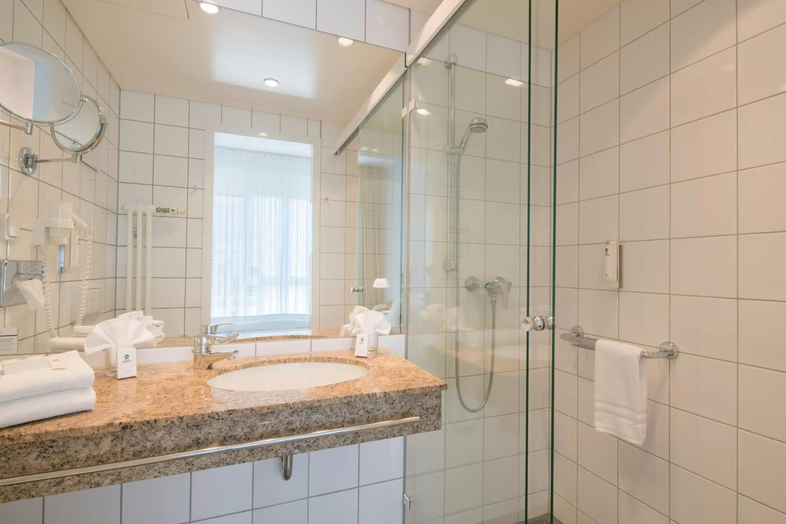 Photo of the whole room, Bathroom in Best Western Hotel Am Straßberger Tor