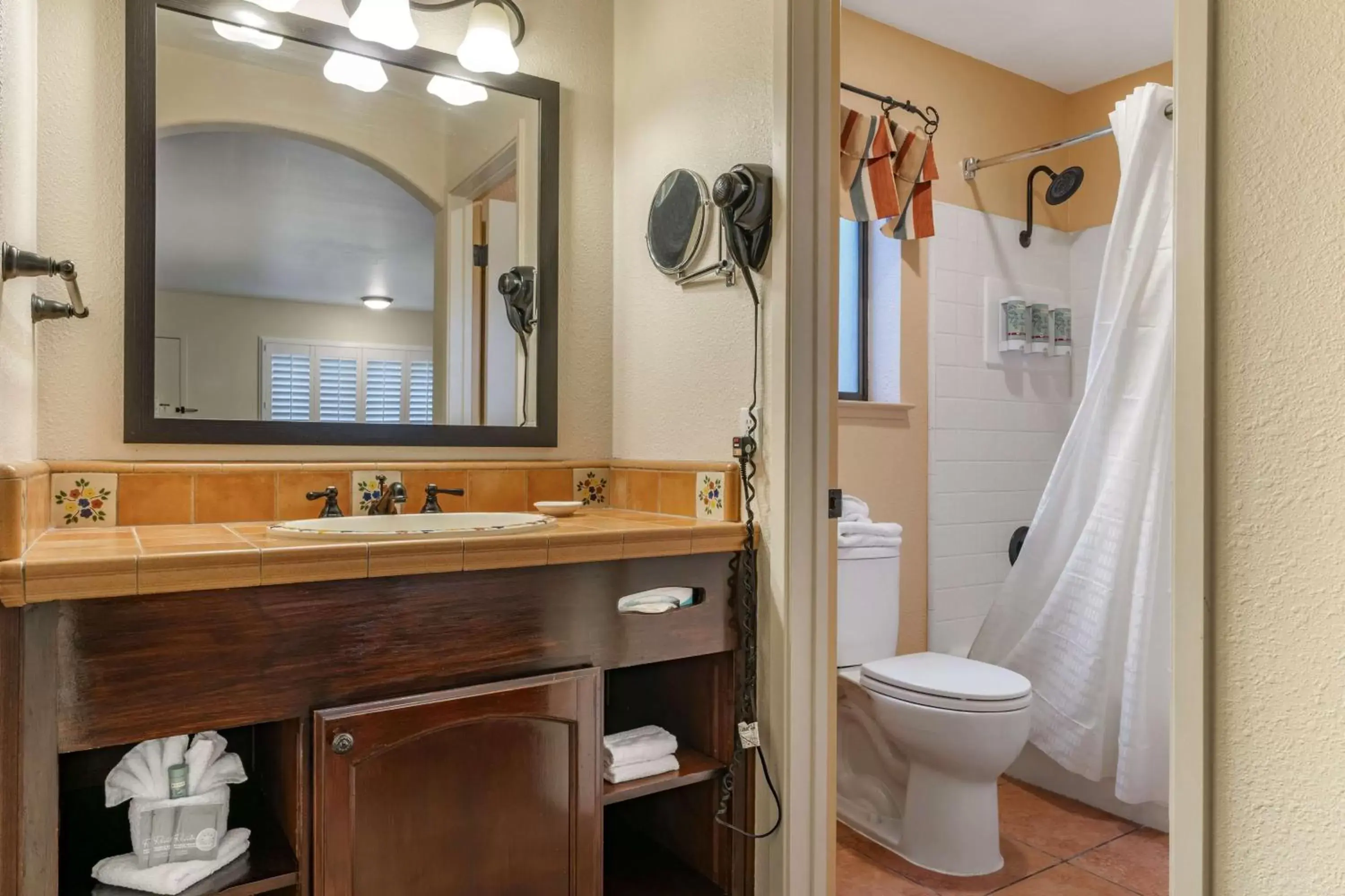 Bathroom in Best Western Rose Garden Inn