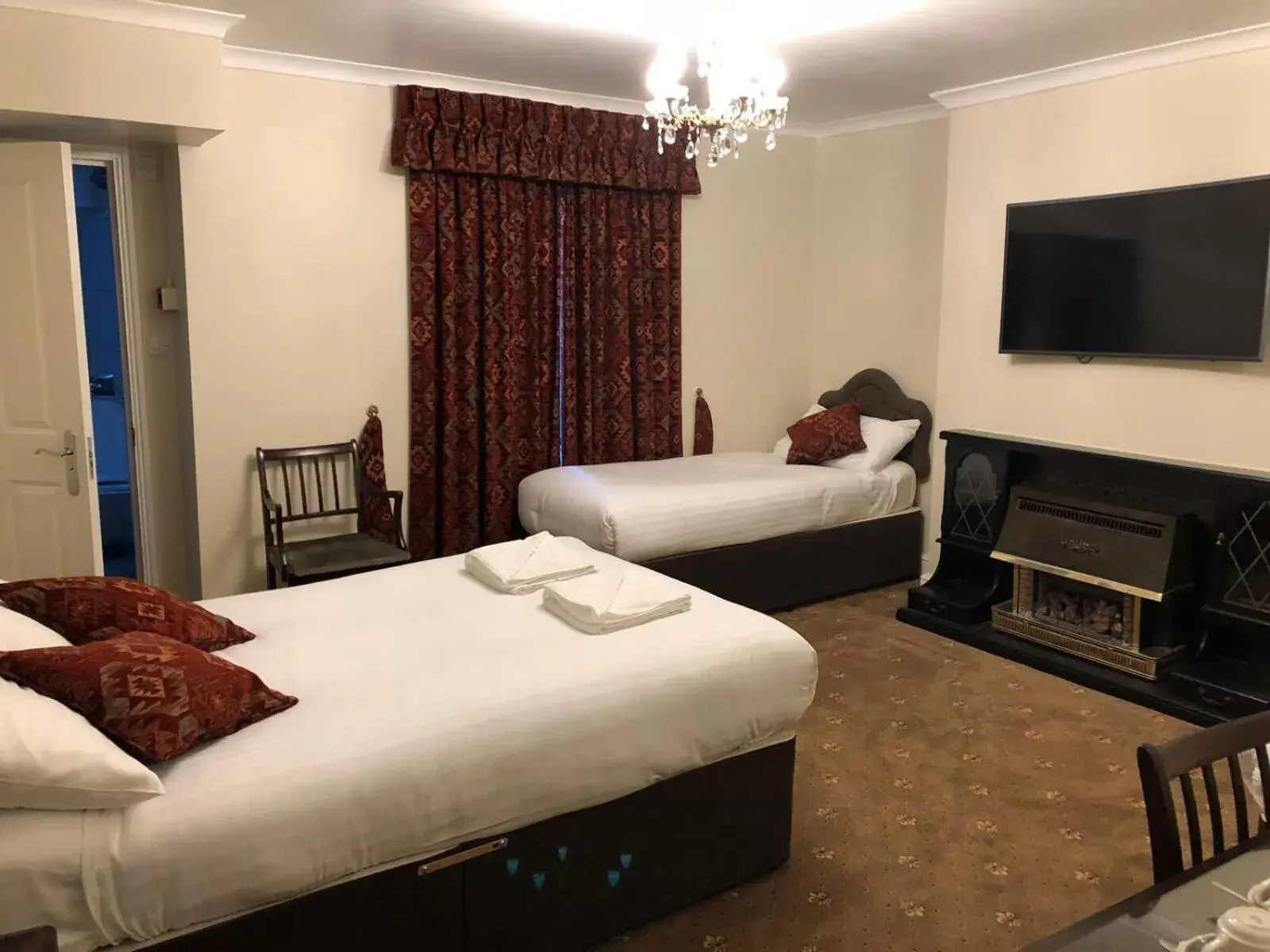 Bedroom in Albany Hotel