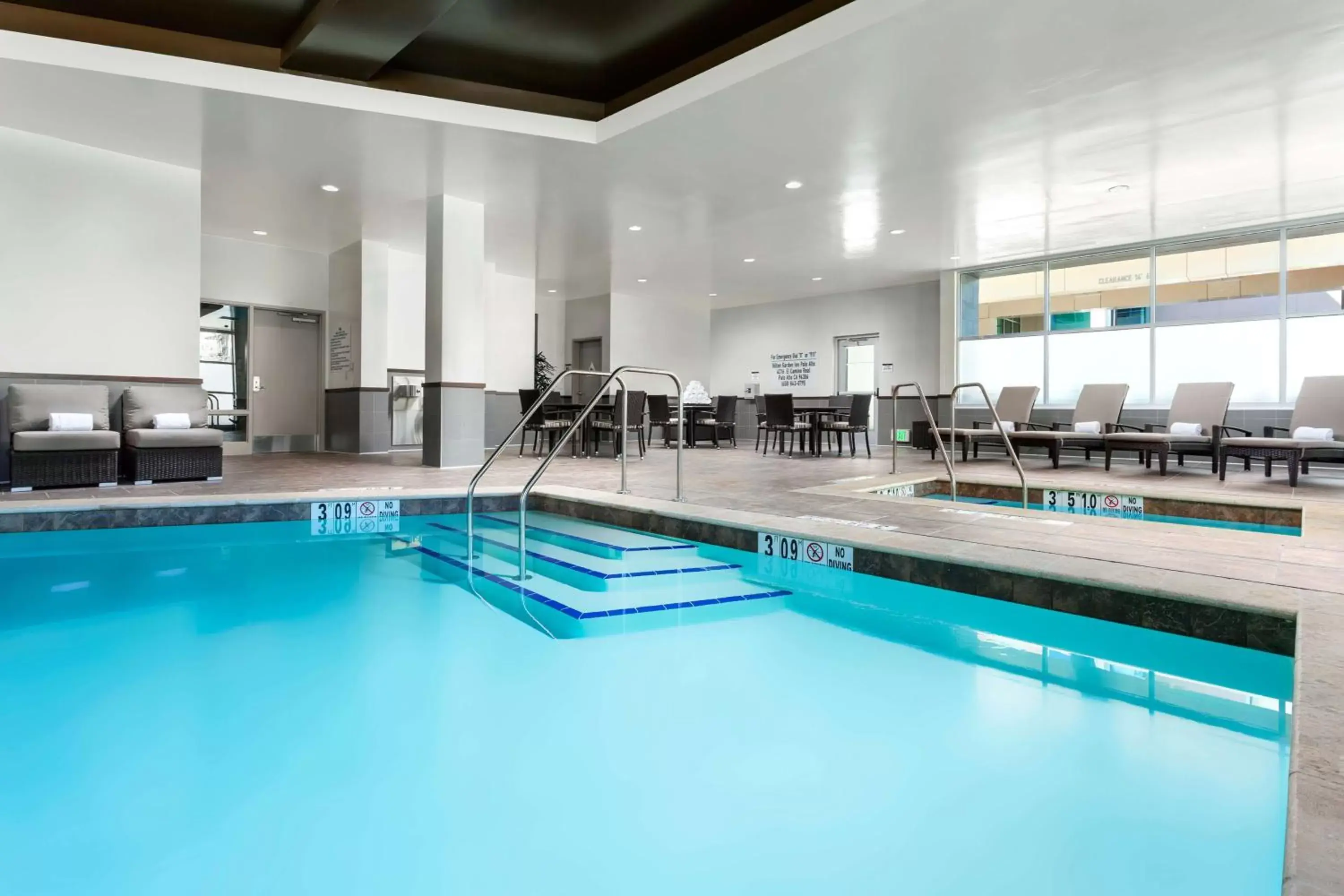 Swimming Pool in Hilton Garden Inn Palo Alto