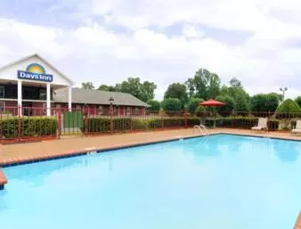Swimming pool in Days Inn by Wyndham Savannah