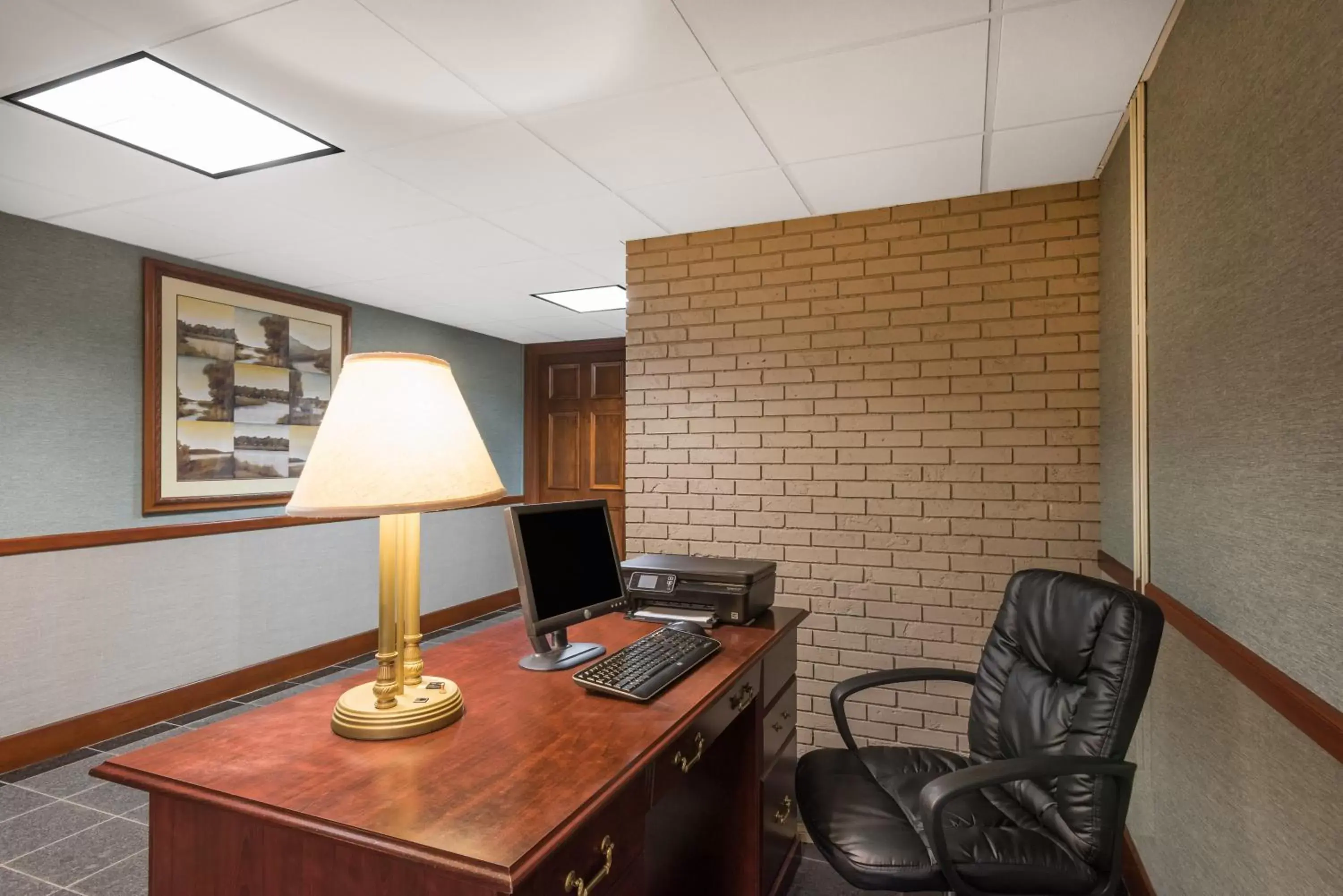 Lobby or reception in Ramada Plaza by Wyndham Portland Lobby or reception in Ramada Plaza by Wyndham Portland