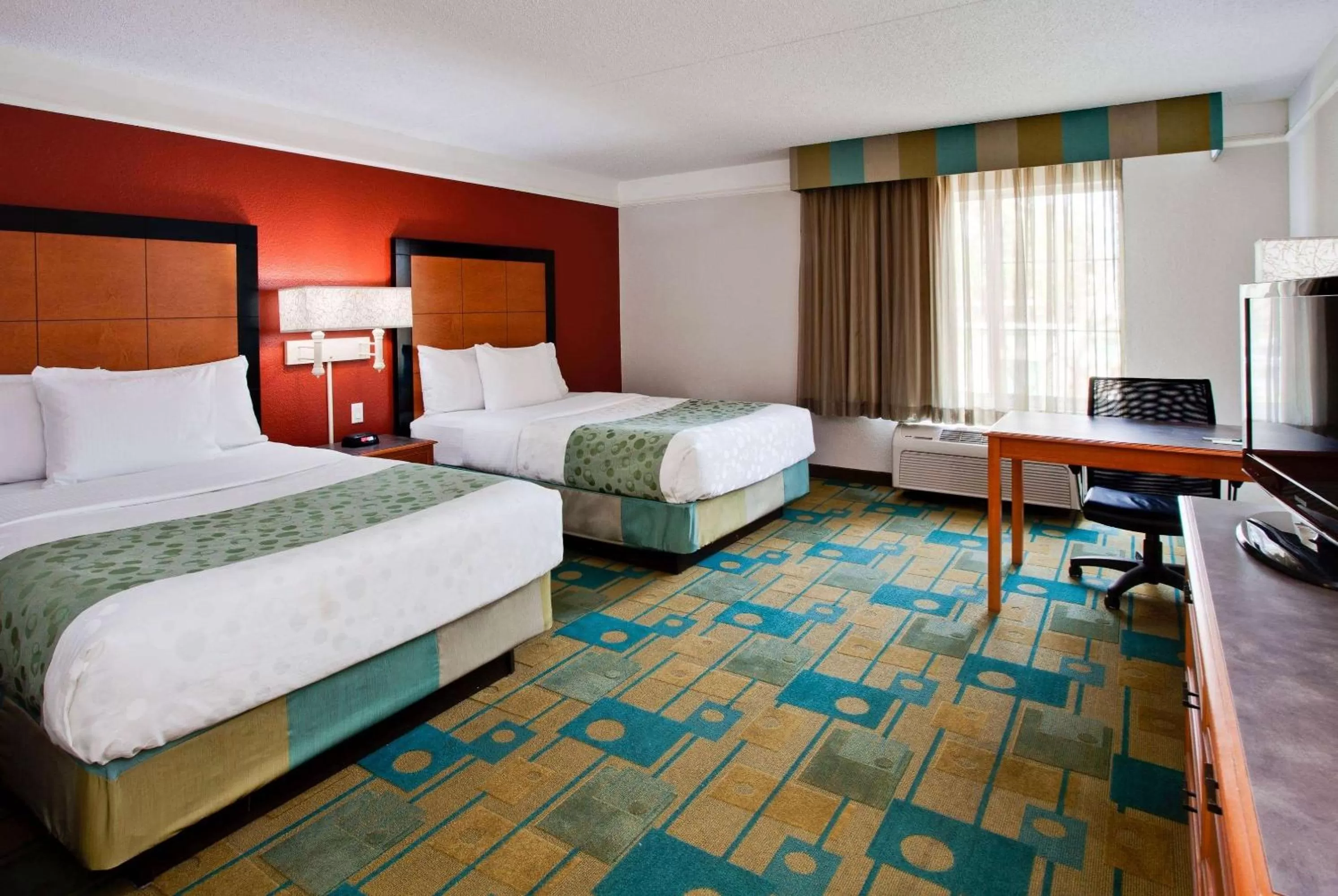 Photo of the whole room, Bed in La Quinta by Wyndham USF (Near Busch Gardens)