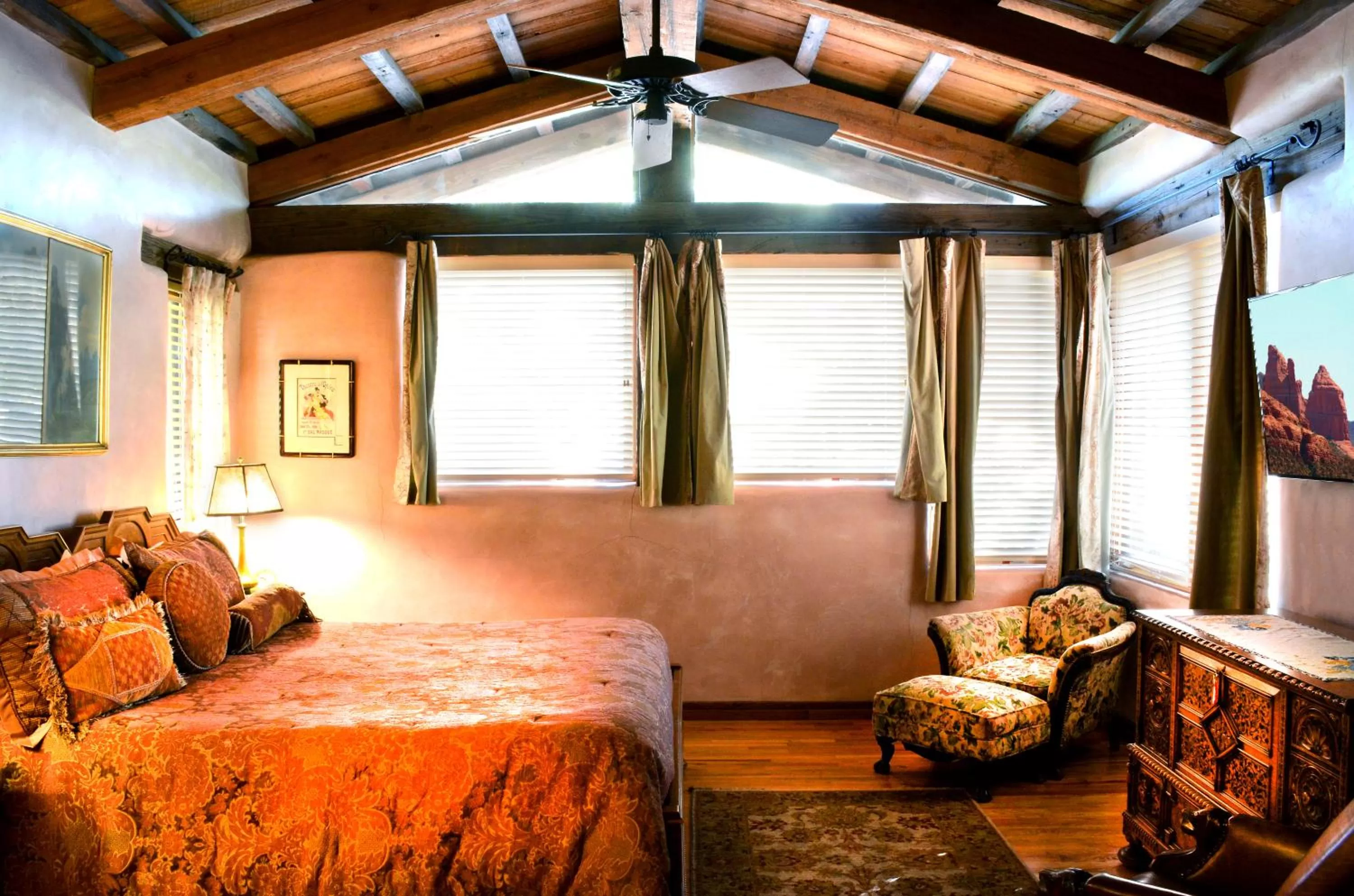 Bed in El Portal Sedona Hotel