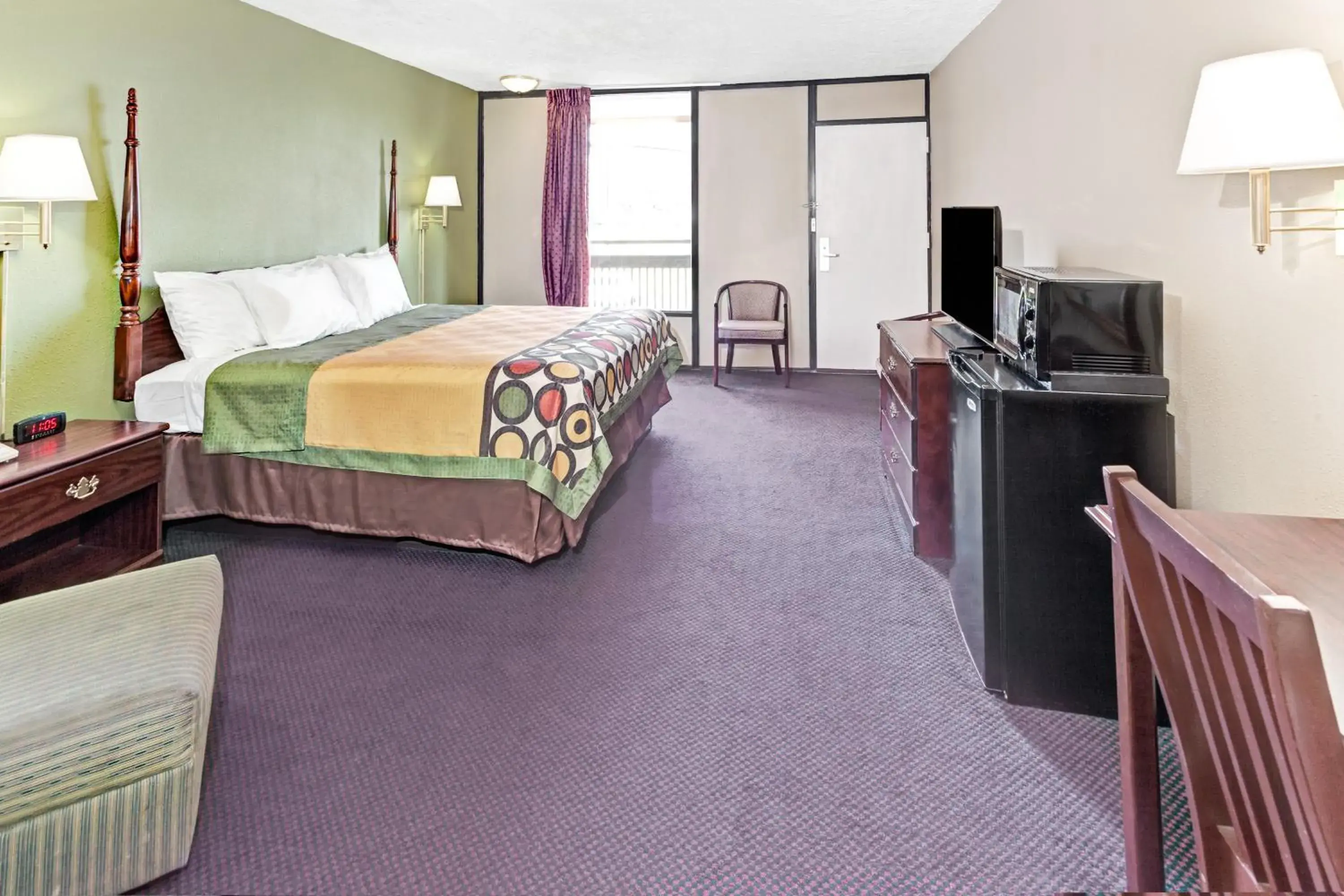 King Room - Non-Smoking in Super Inn & Suites Carrollton,West Georgia King Room - Non-Smoking in Super Inn & Suites Carrollton,West Georgia