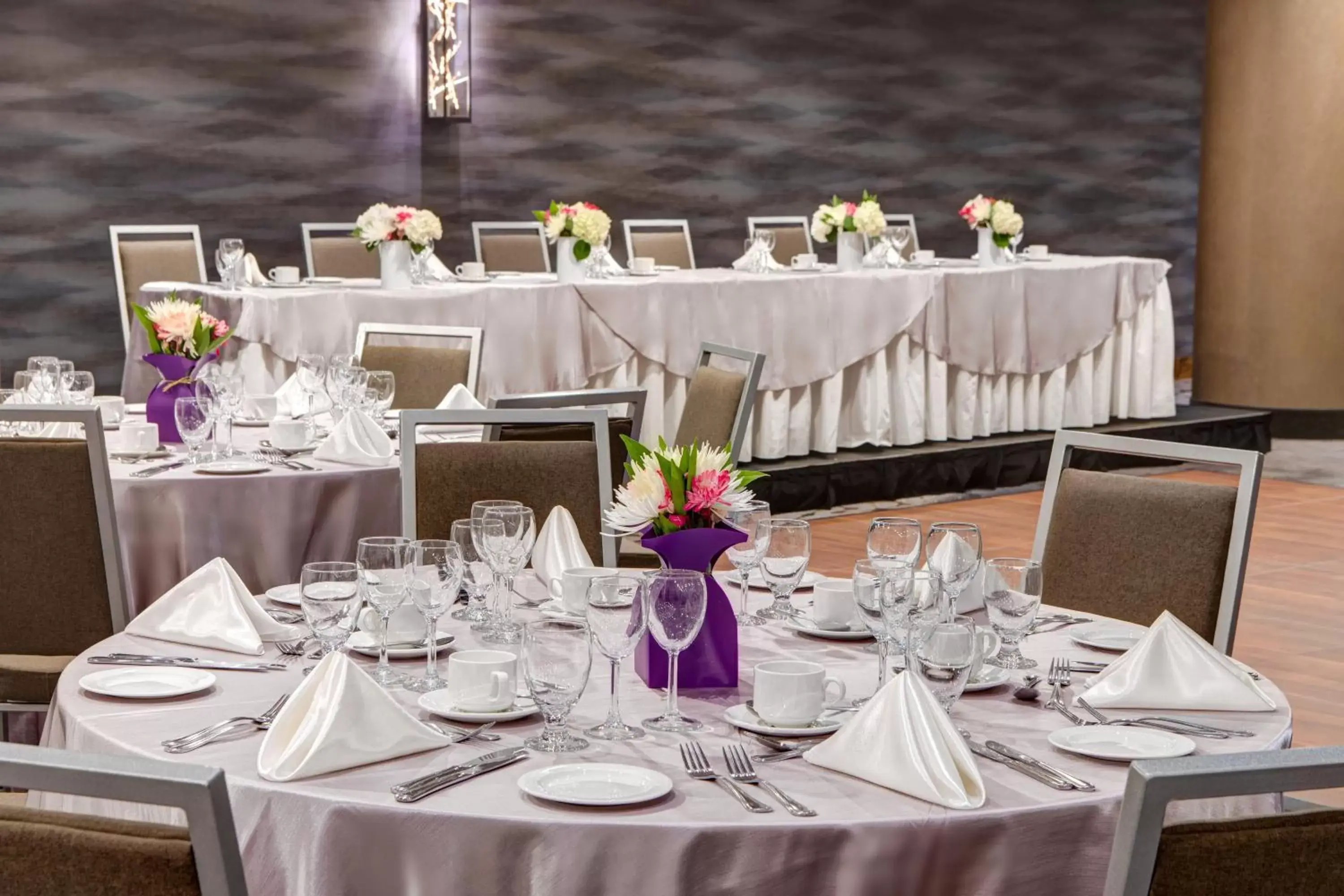 Banquet/Function facilities, Restaurant/Places to Eat in Crowne Plaza Toronto Airport, an IHG Hotel