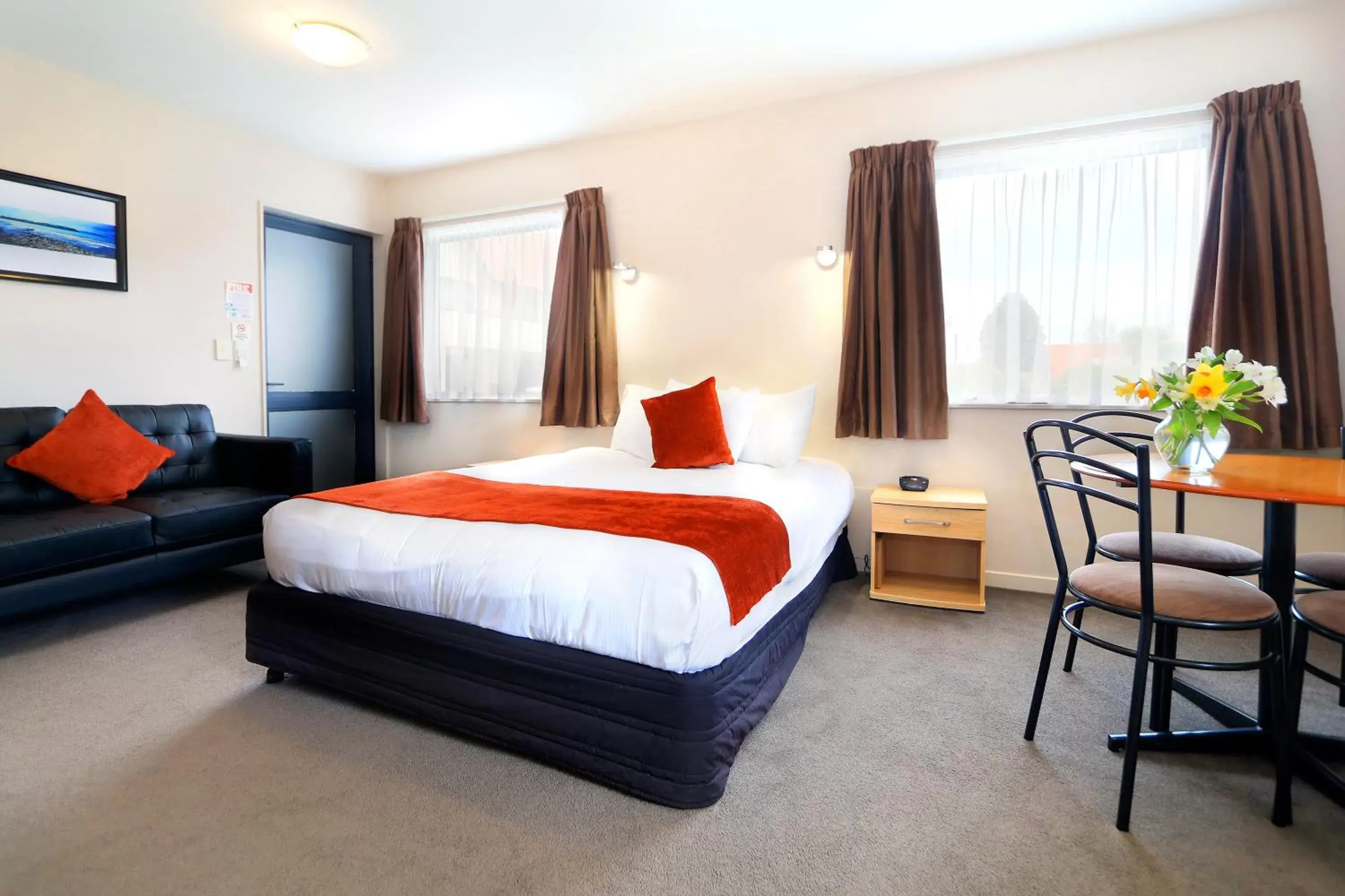 Photo of the whole room, Bed in Bella Vista Motel Invercargill