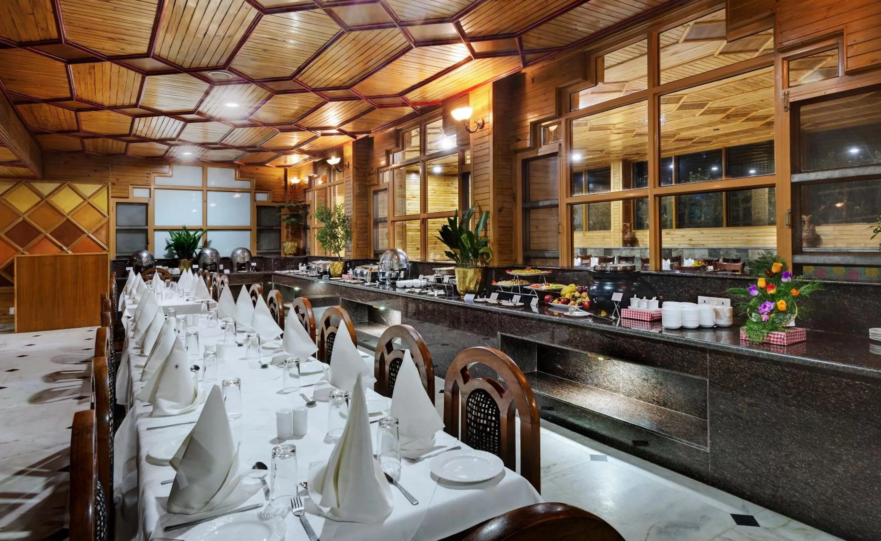 Restaurant/places to eat in Bravia Hotel Manali Inn