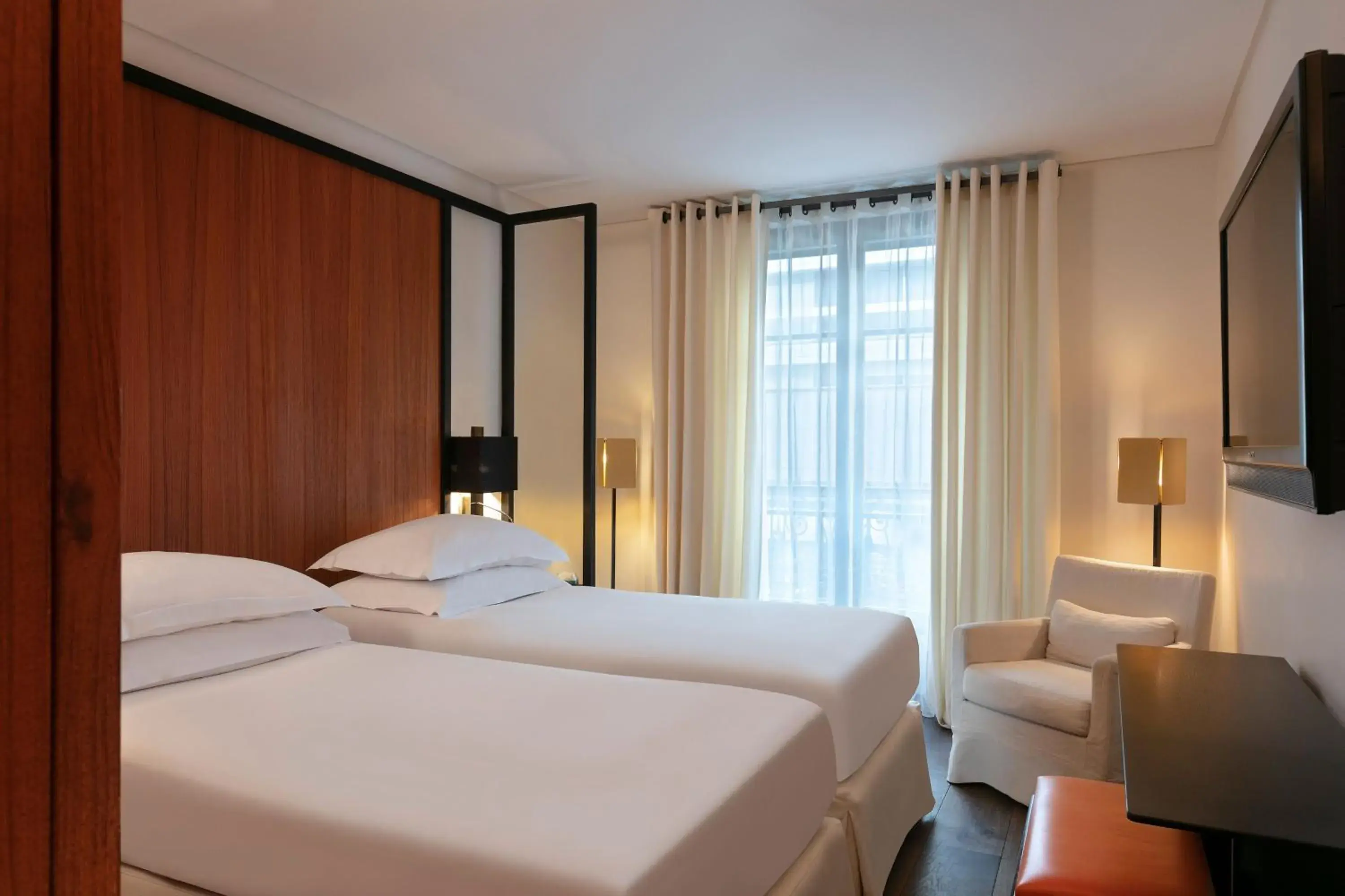Photo of the whole room, Bed in Le Metropolitan a Tribute Portfolio Hotel Paris