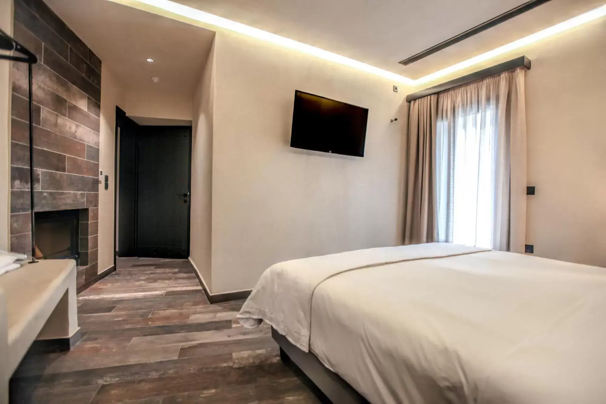 Bed in Meteora Heaven and Earth Kastraki premium suites