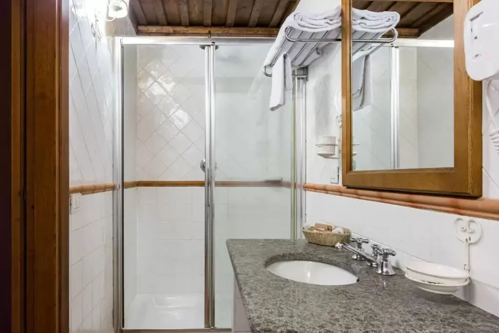 Shower, Bathroom in Residenza San Calisto