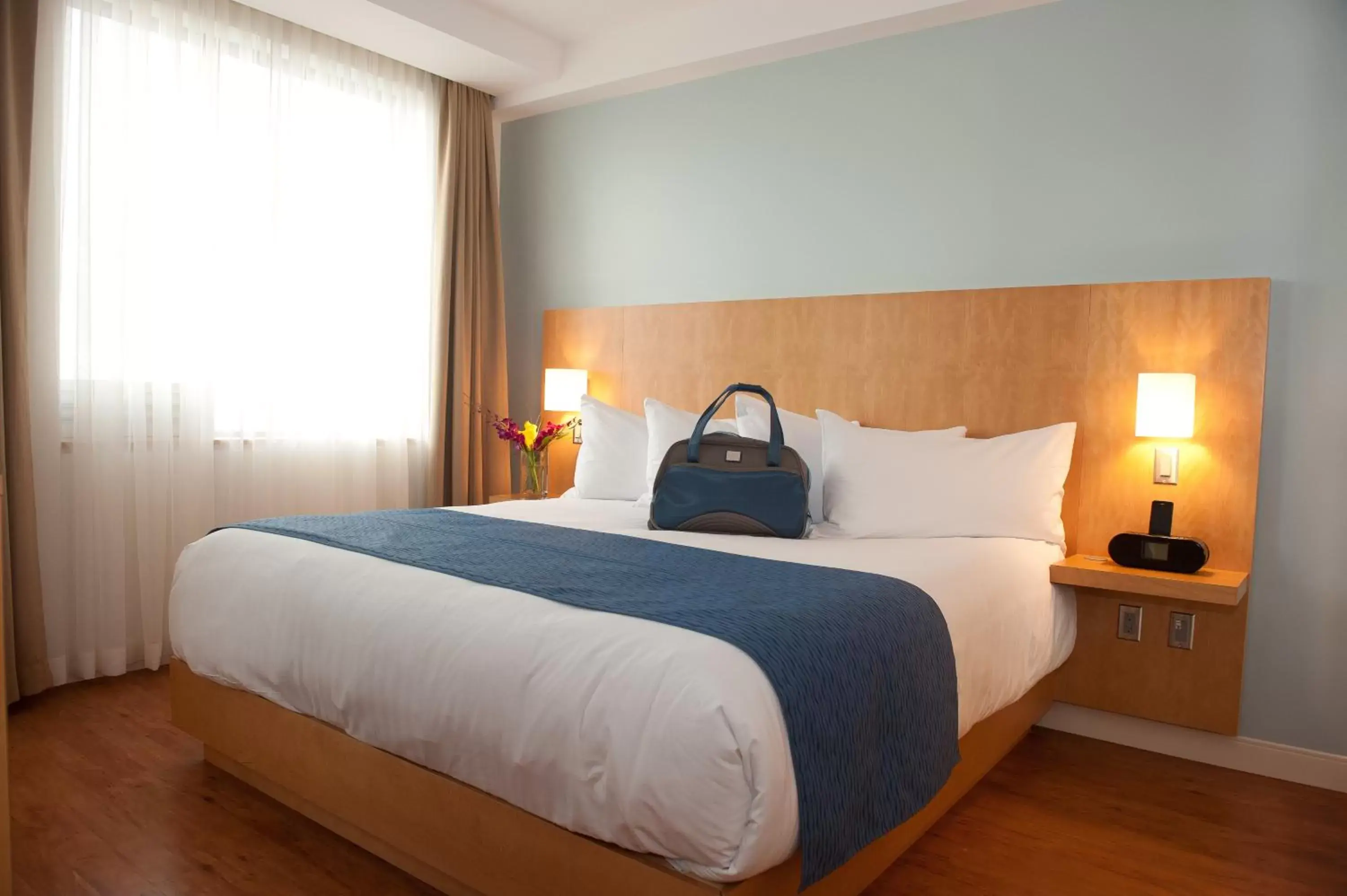 Bed in The Holman Grand Hotel Bed in The Holman Grand Hotel