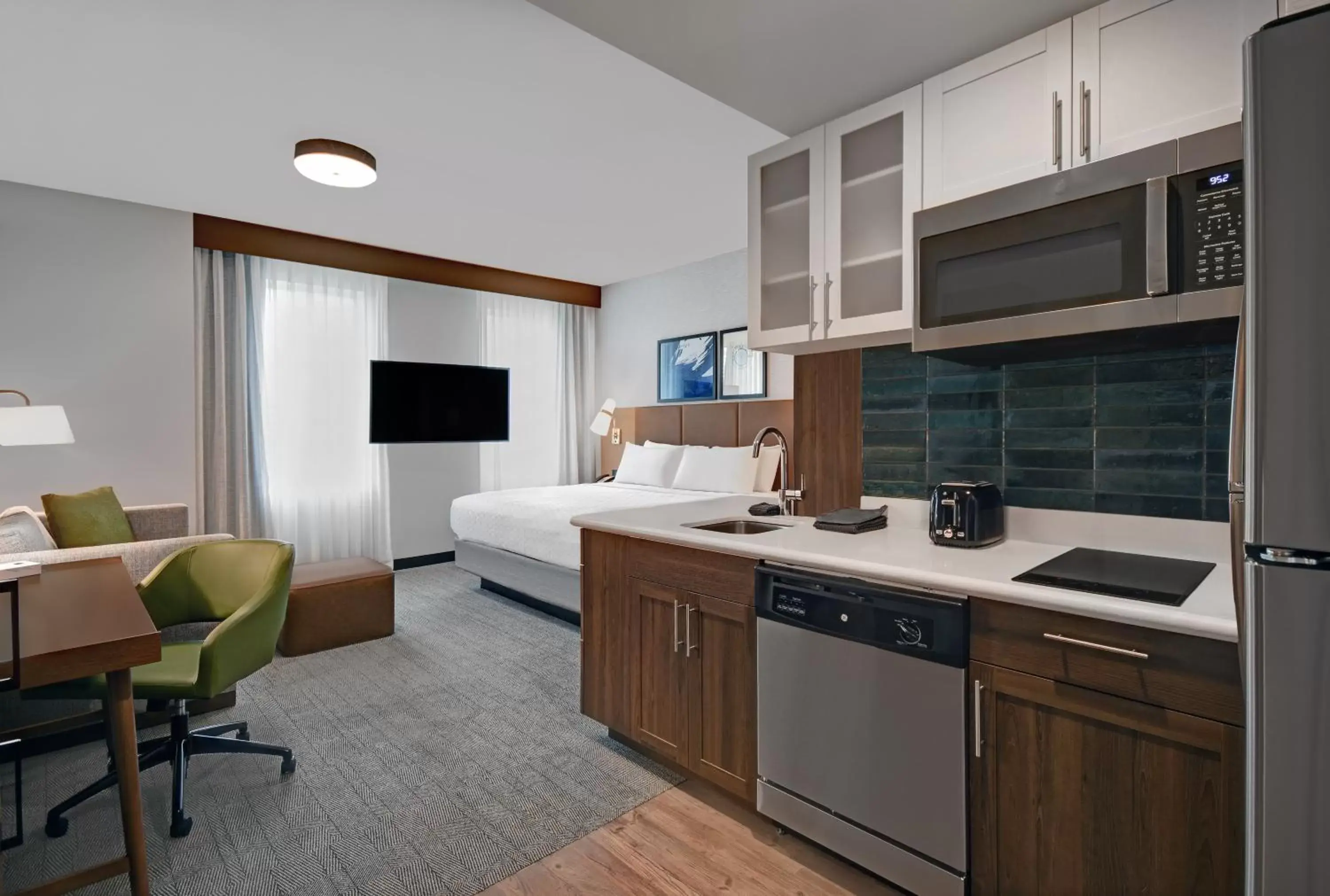 Photo of the whole room, Kitchen/Kitchenette in Staybridge Suites - Houston - Galleria Area, an IHG Hotel
