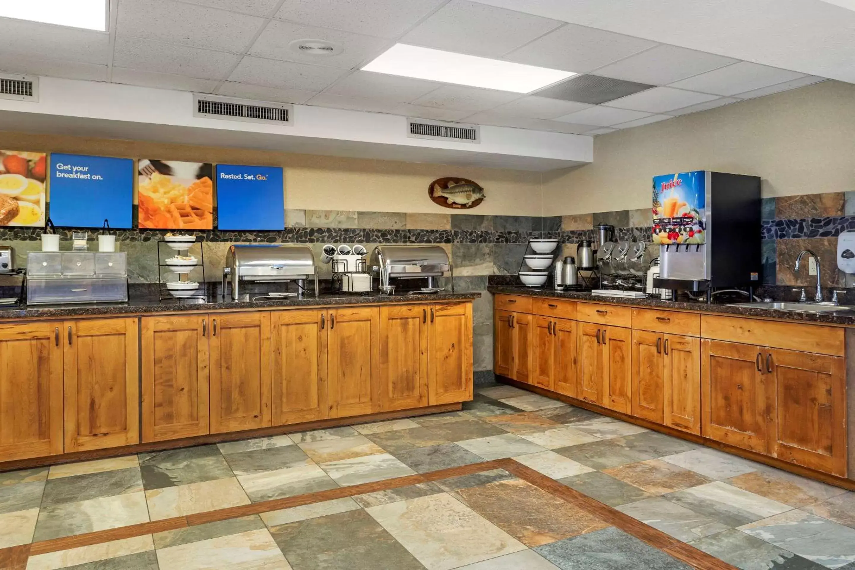 Restaurant/places to eat in Comfort Inn at Thousand Hills