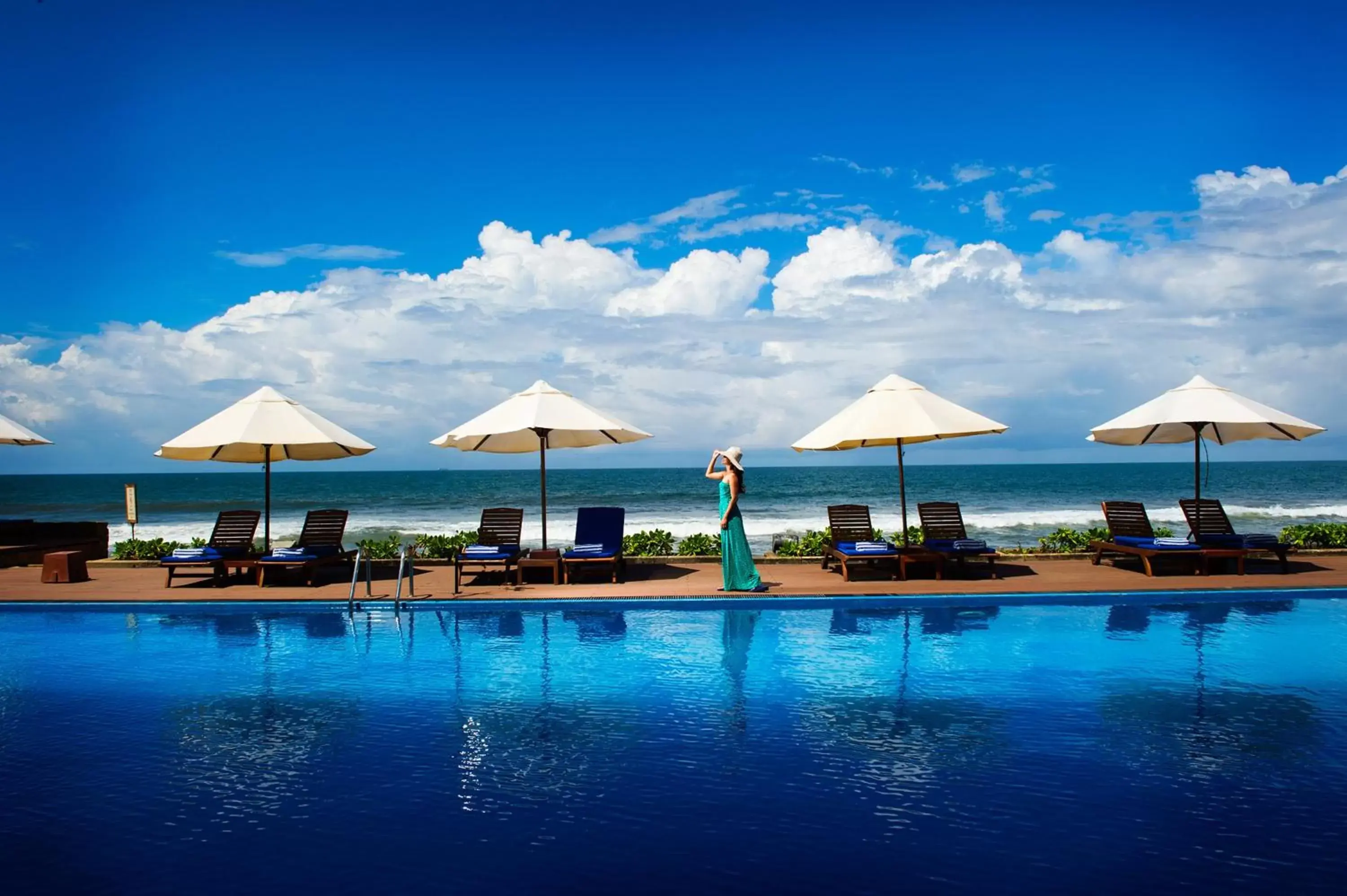 Swimming pool in Galle Face Hotel