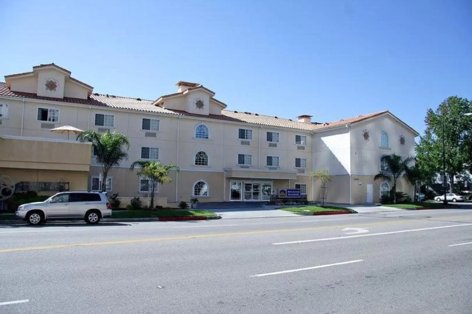 Facade/entrance, Property Building in Best Western Plus Media Center Inn & Suites