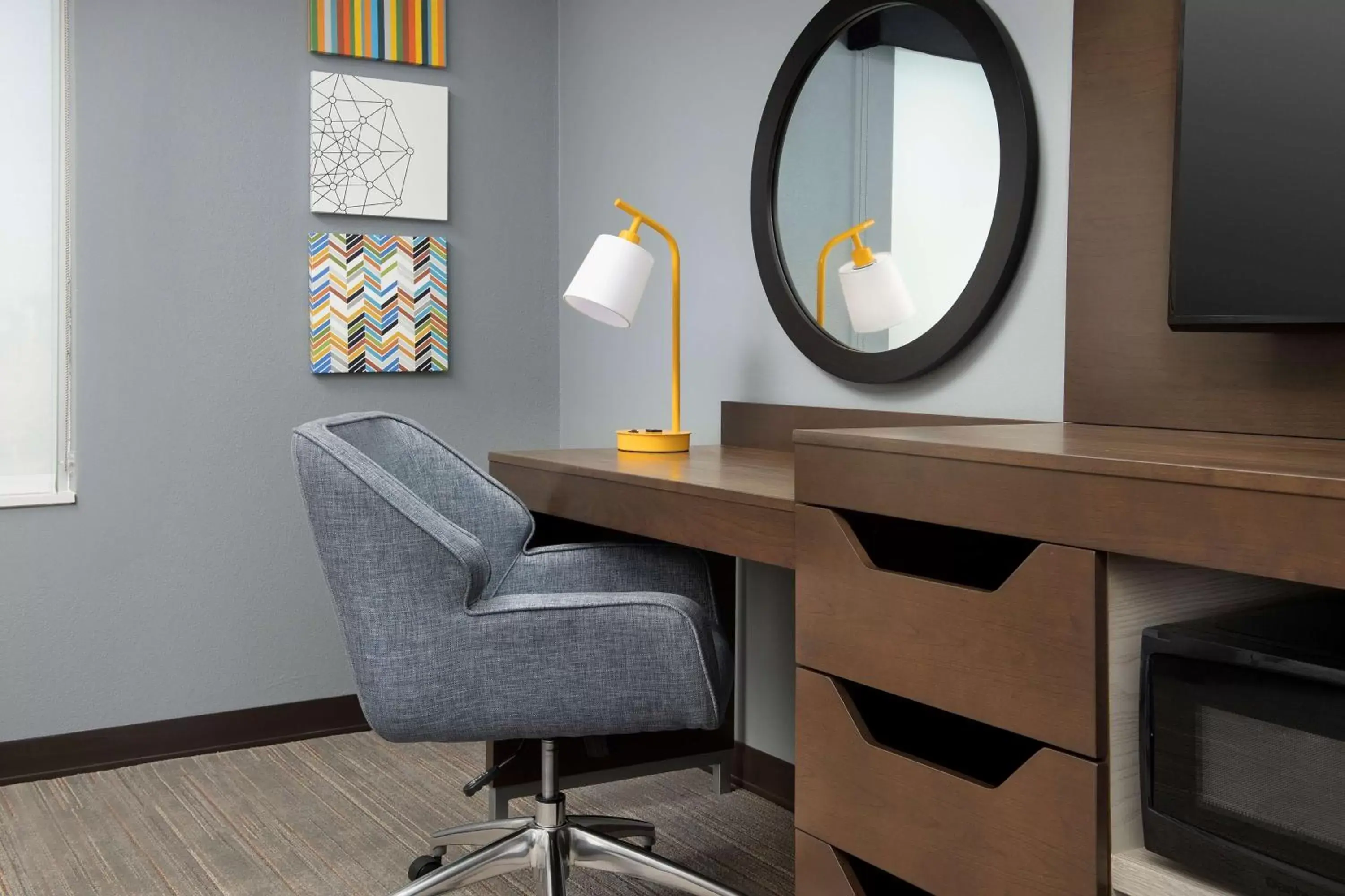 Bedroom, Seating Area in Hampton Inn Warroad, MN