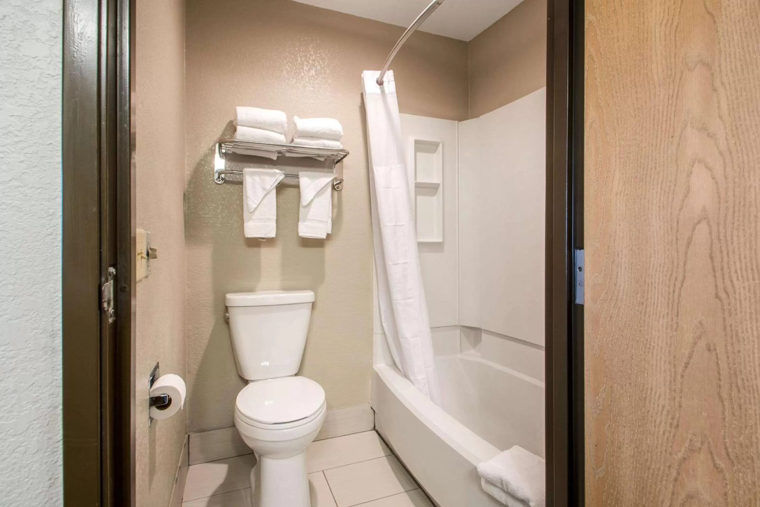 Bathroom in Quality Inn Madison West Near University Area