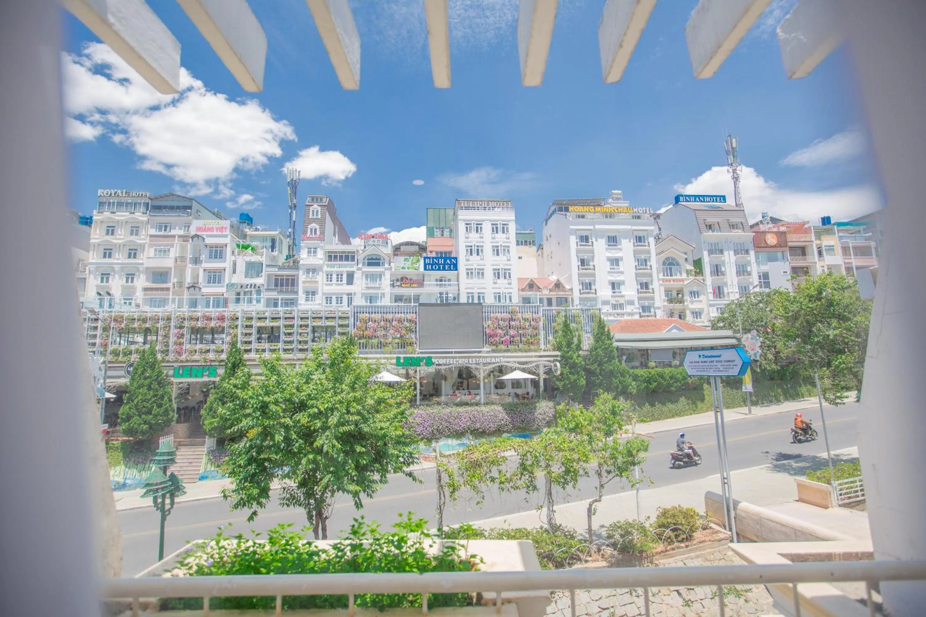 Neighbourhood in Nice Dream Hotel