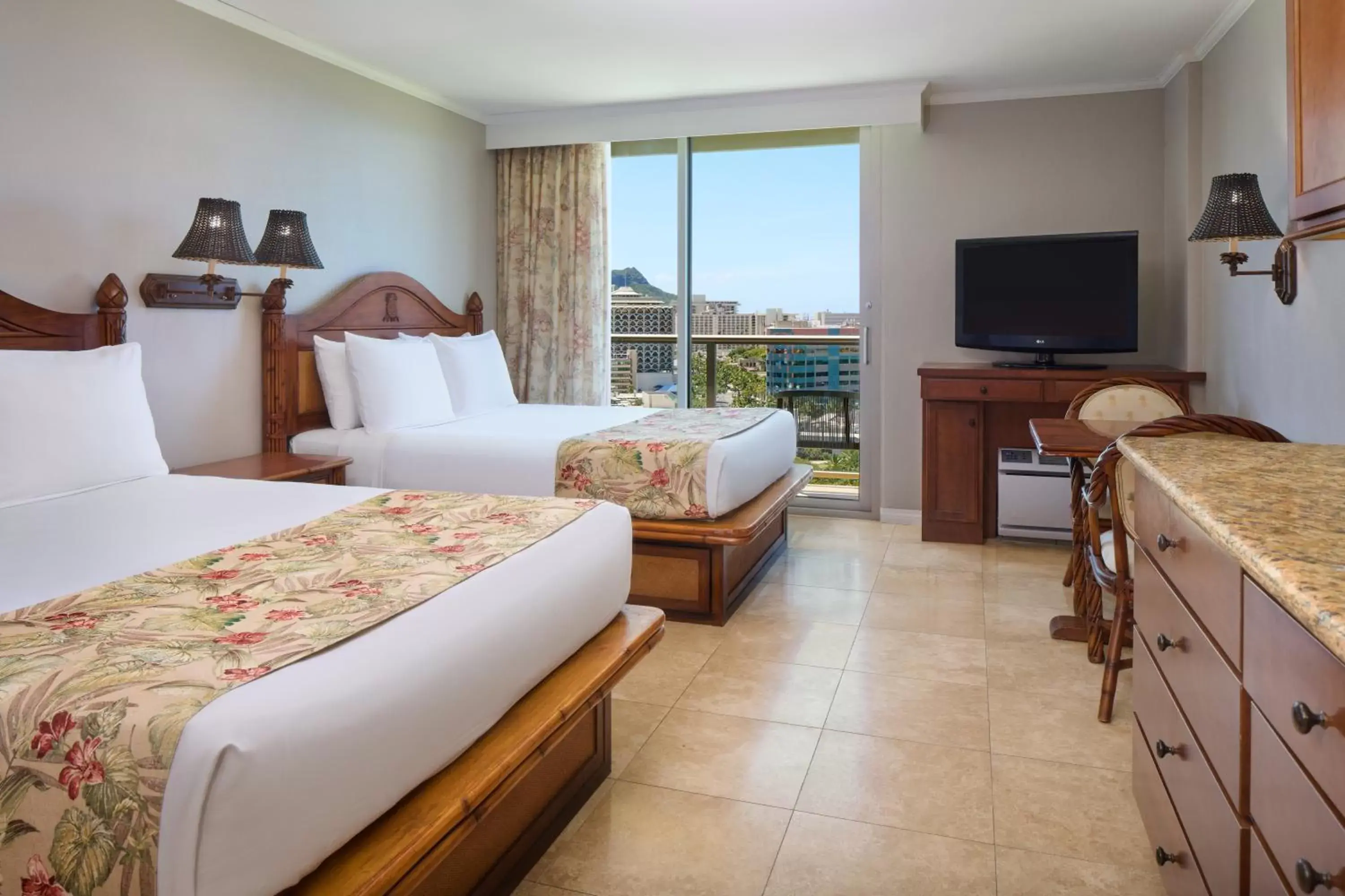Bed in Luana Waikiki Hotel & Suites