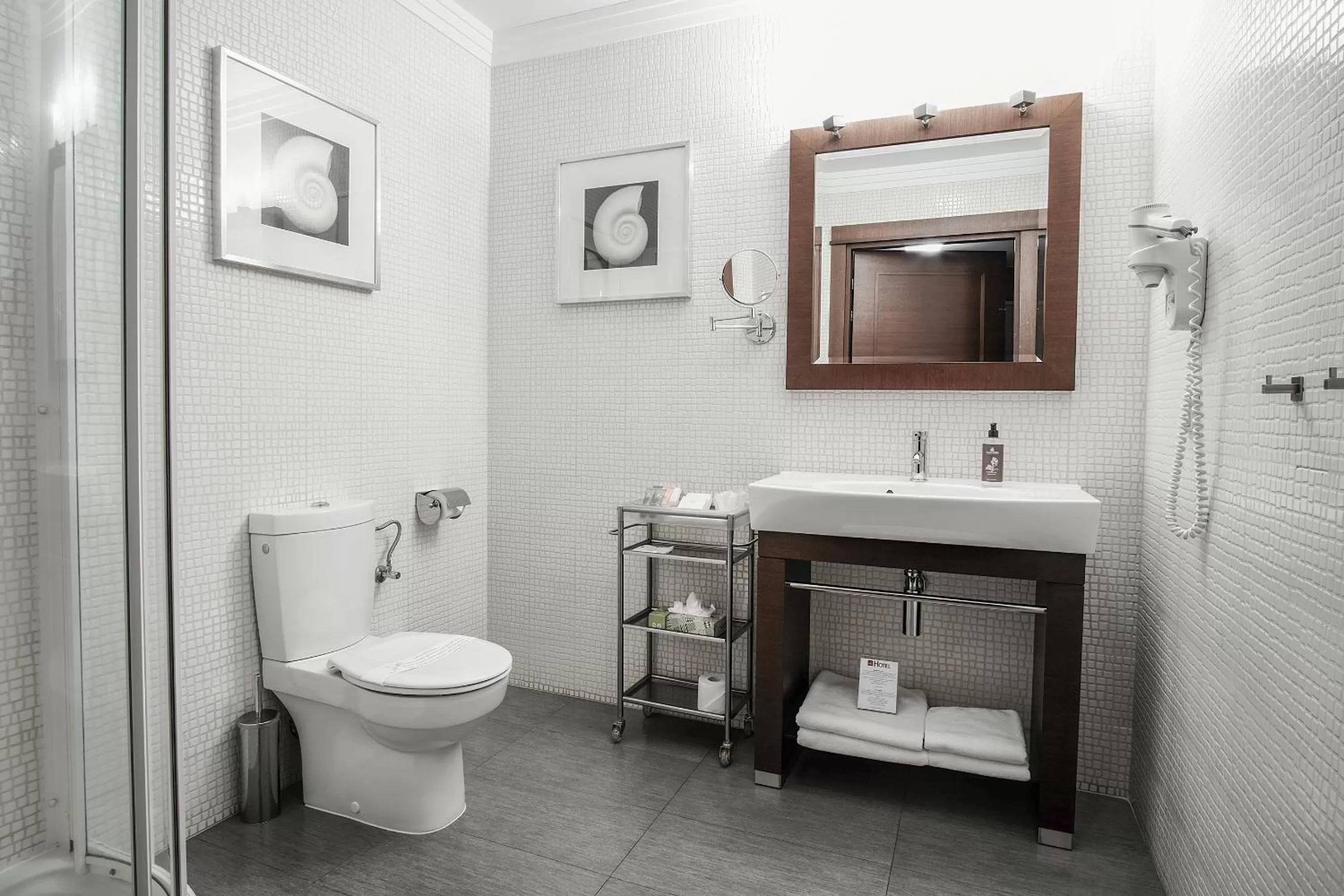 Shower in Vanilla Hotel