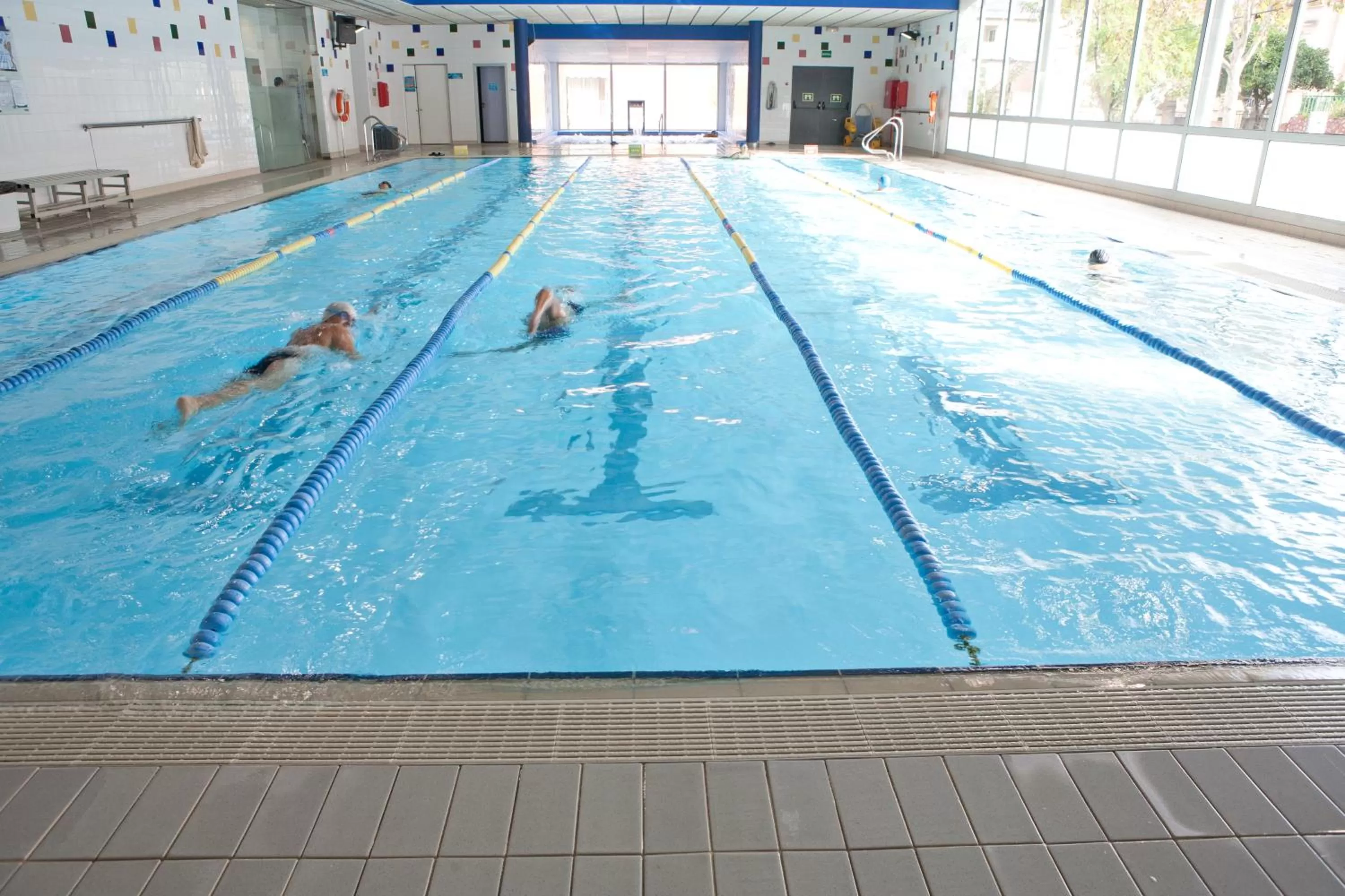 Swimming pool in BcnSportHostels