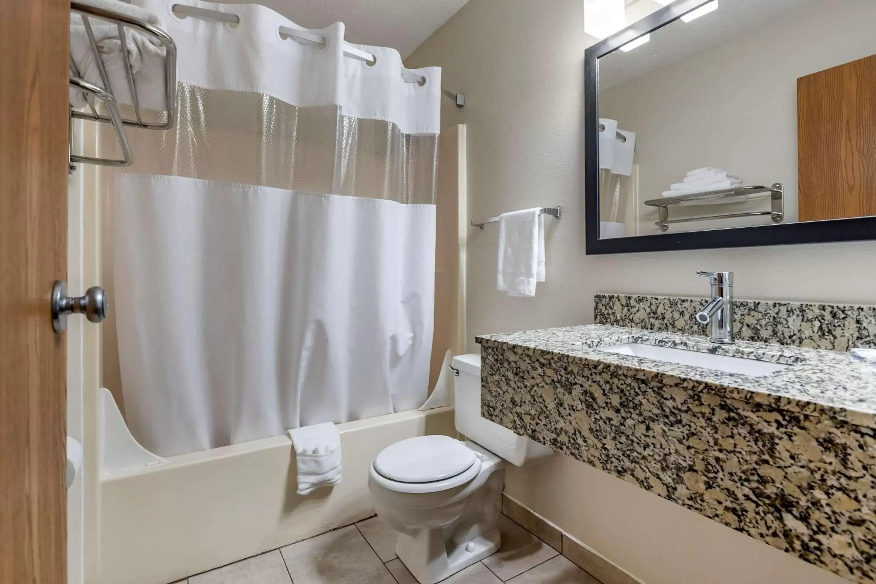 Bathroom in Quality Inn-Creston