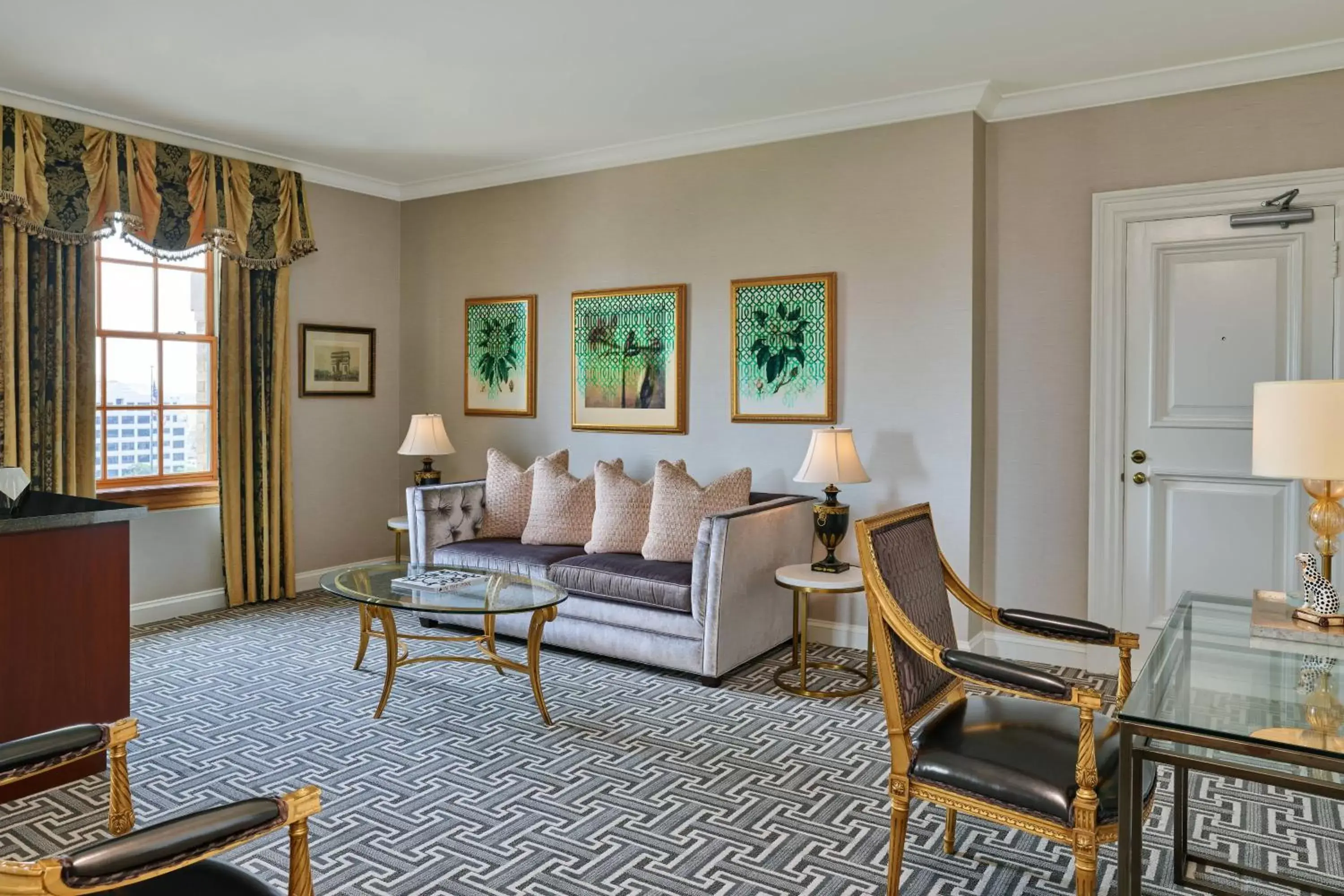 Living room, Seating Area in Le Meridien Dallas, The Stoneleigh