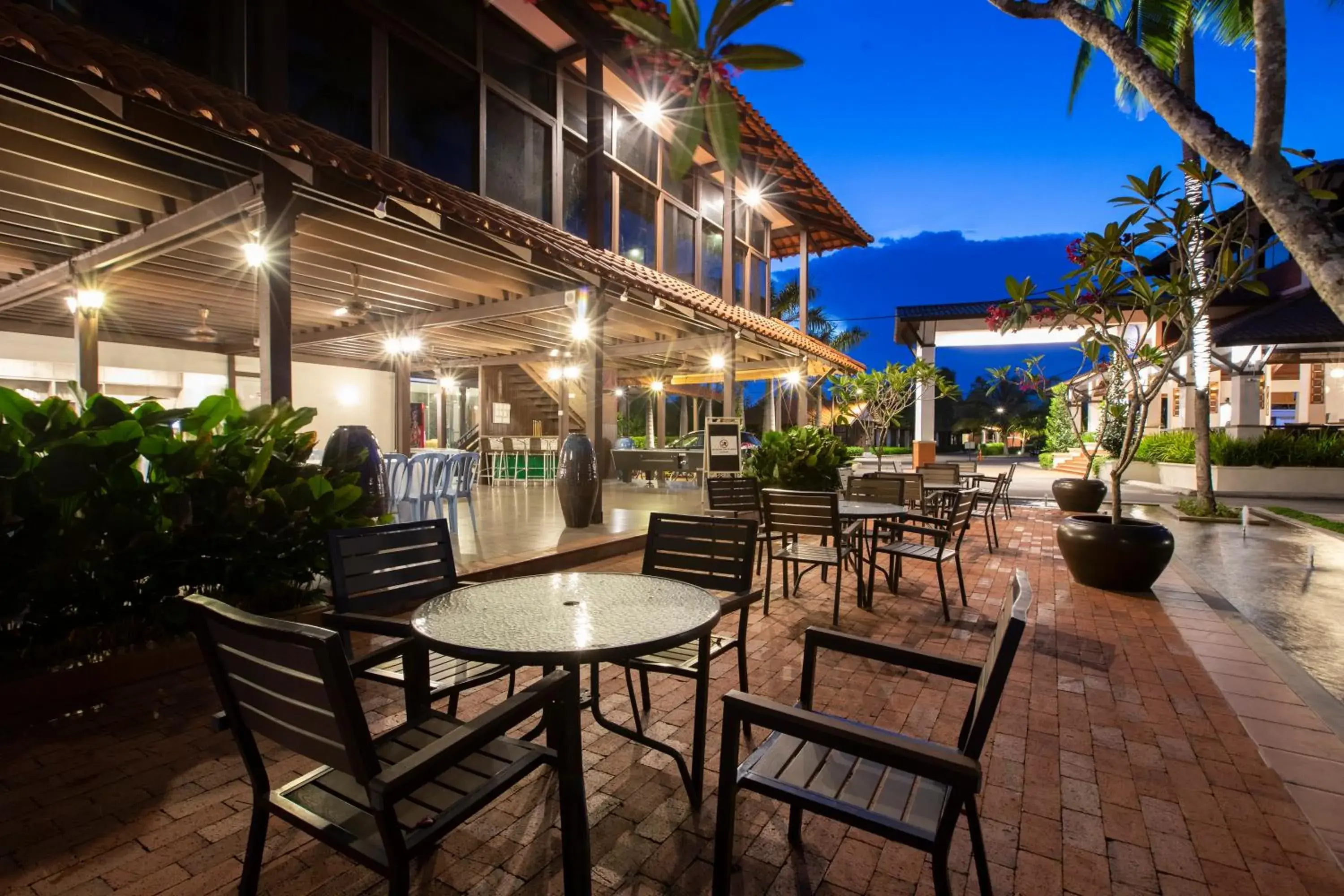 Restaurant/places to eat in Adena Beach Resort