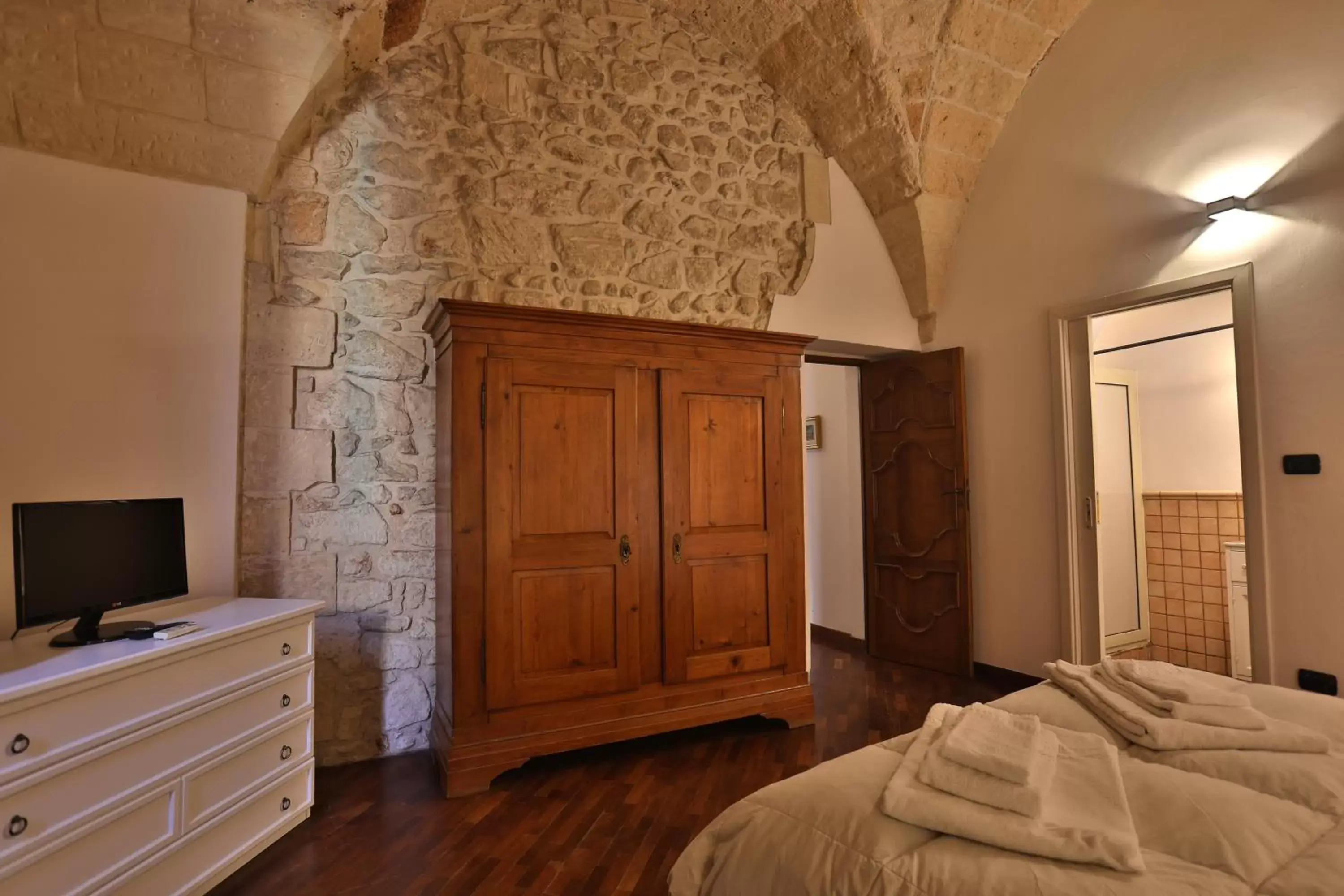 Bedroom, TV/Entertainment Center in Chiesa Greca - SIT Rooms & Apartments