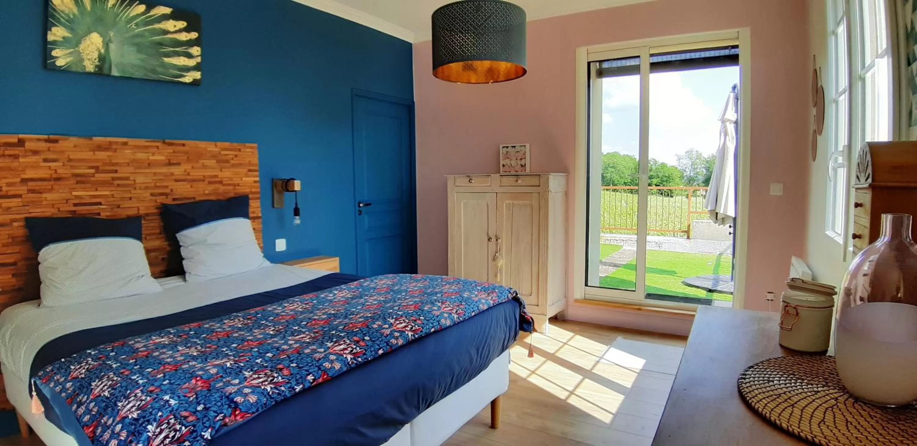 Bed in A L'OMBRE DE LA TREILLE -Proche Saint-Emilion