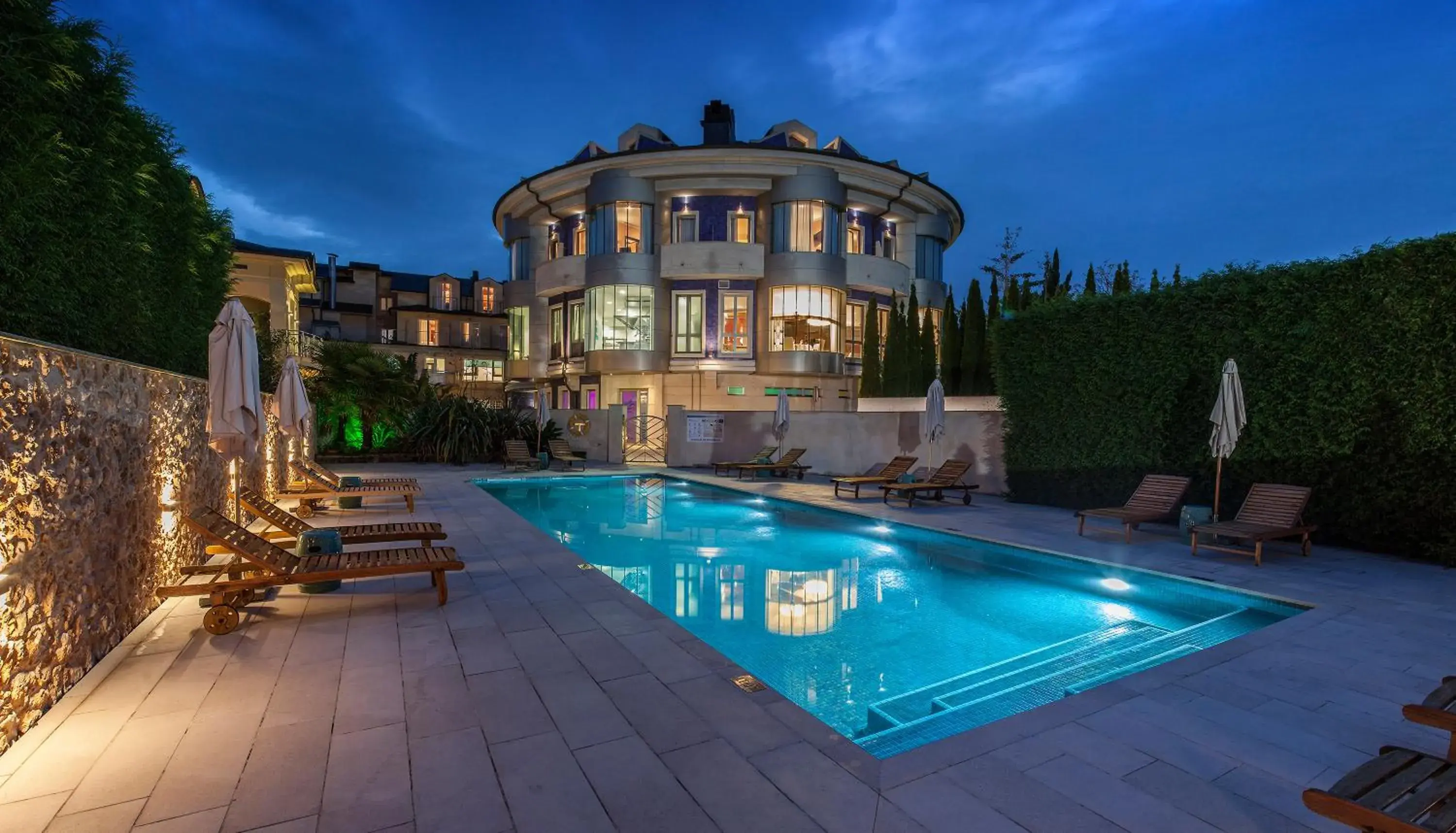 Swimming pool in Blanco Hotel Spa