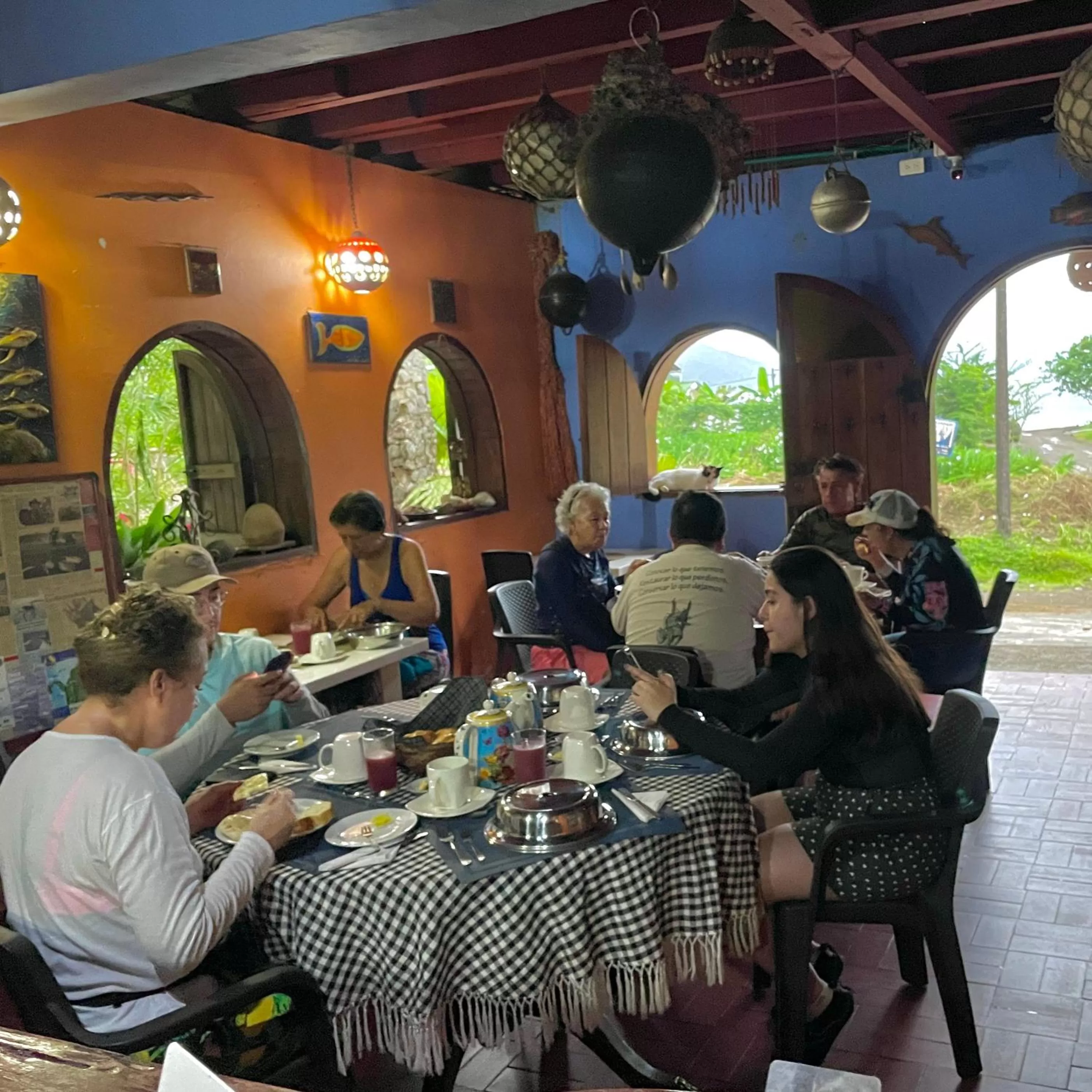 Restaurant/places to eat in Posada Turística Rocas De Cabo Marzo