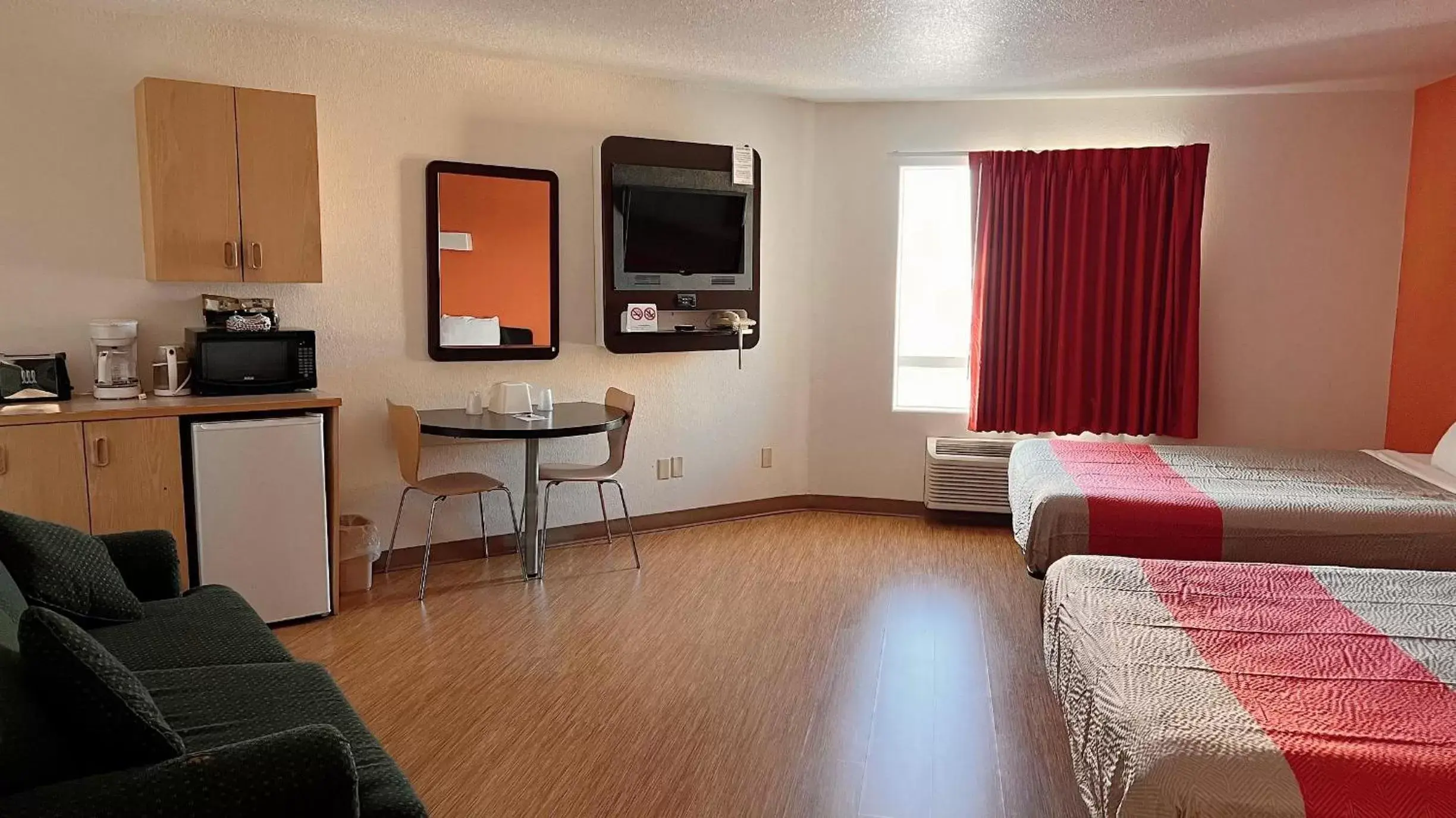 Bedroom in Motel 6-Regina, SK