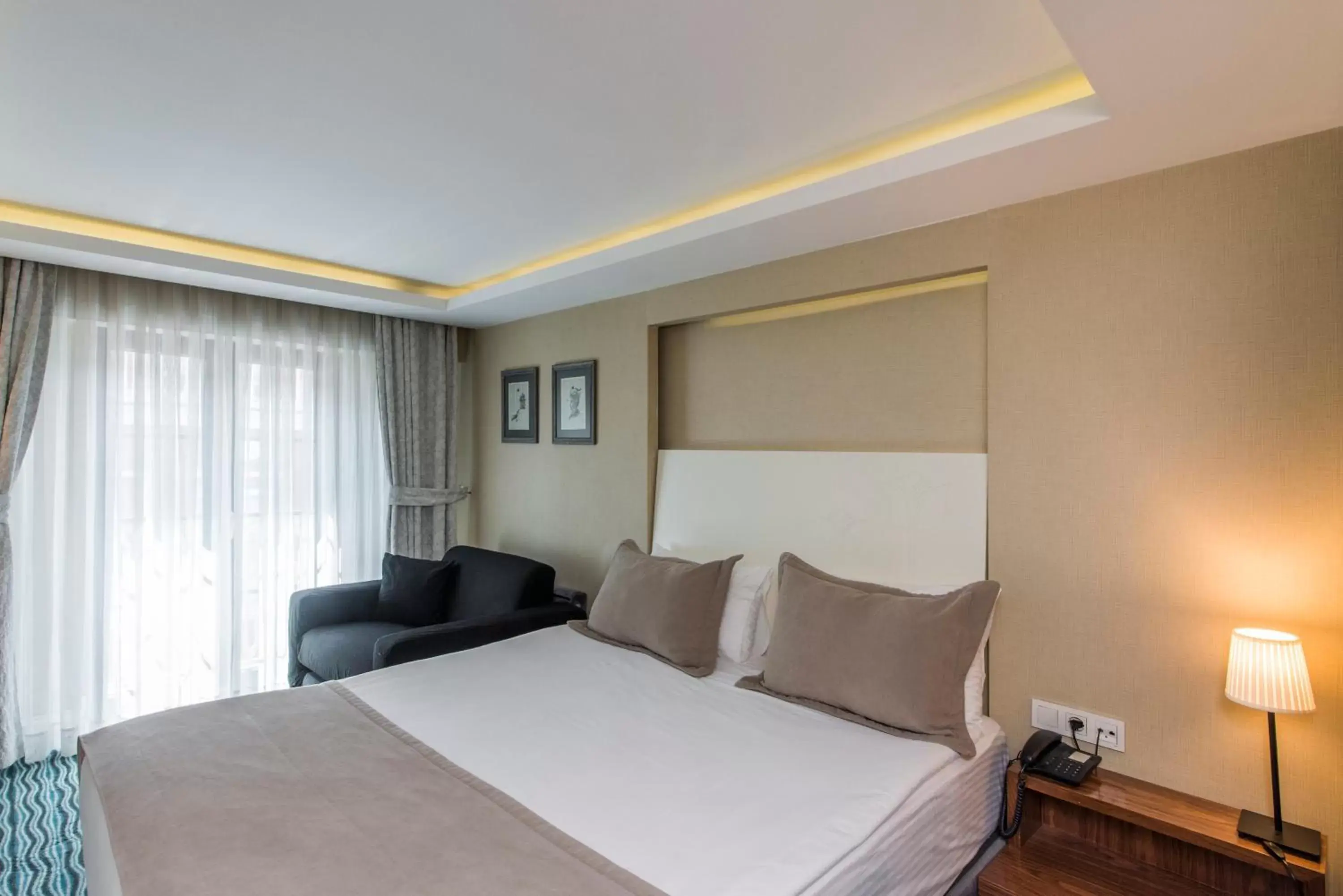 Photo of the whole room, Bed in Aston Hotel Taksim