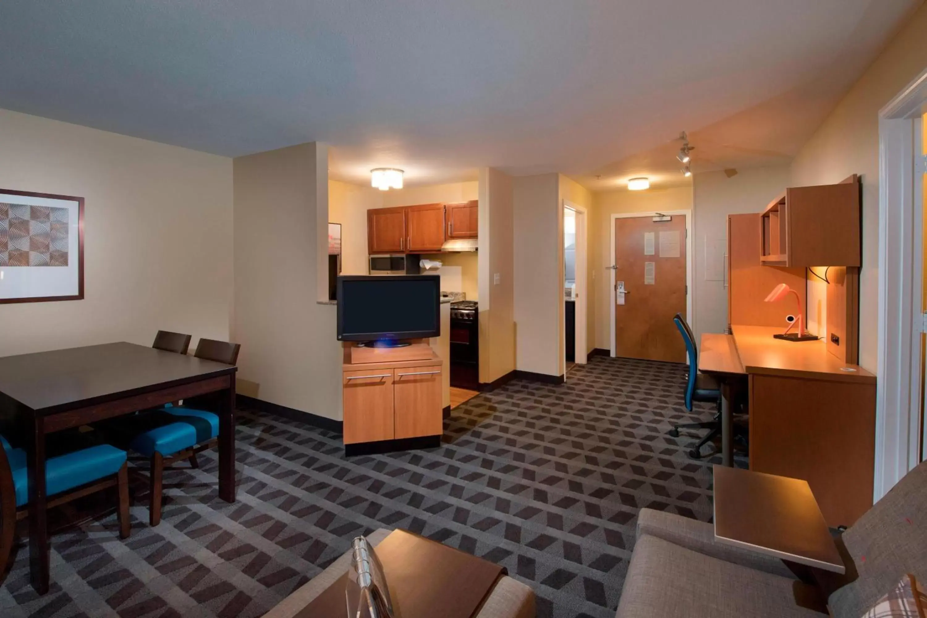 Bedroom in TownePlace Suites by Marriott Atlanta Alpharetta