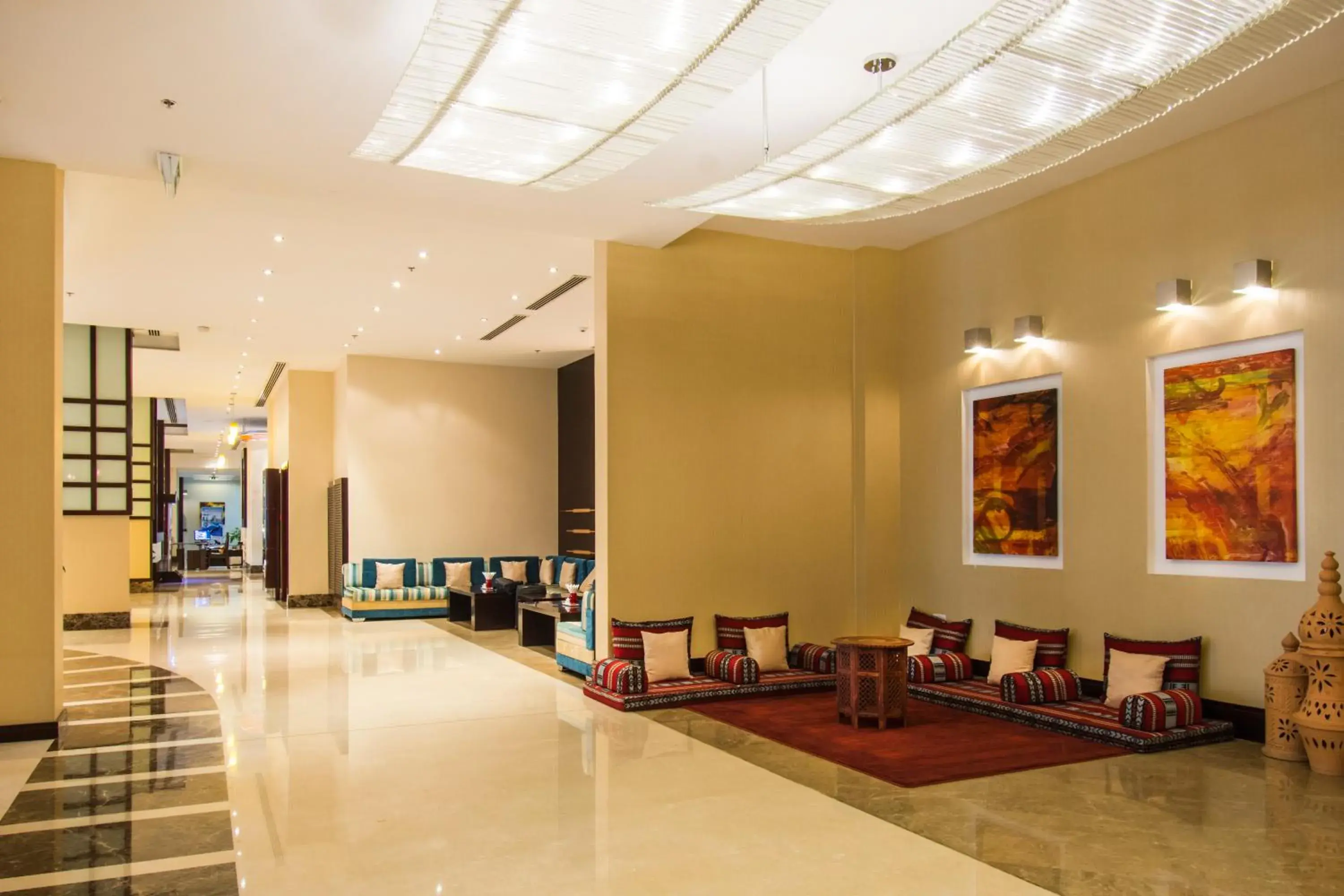 Restaurant/places to eat in City Seasons Hotel & Suites Muscat