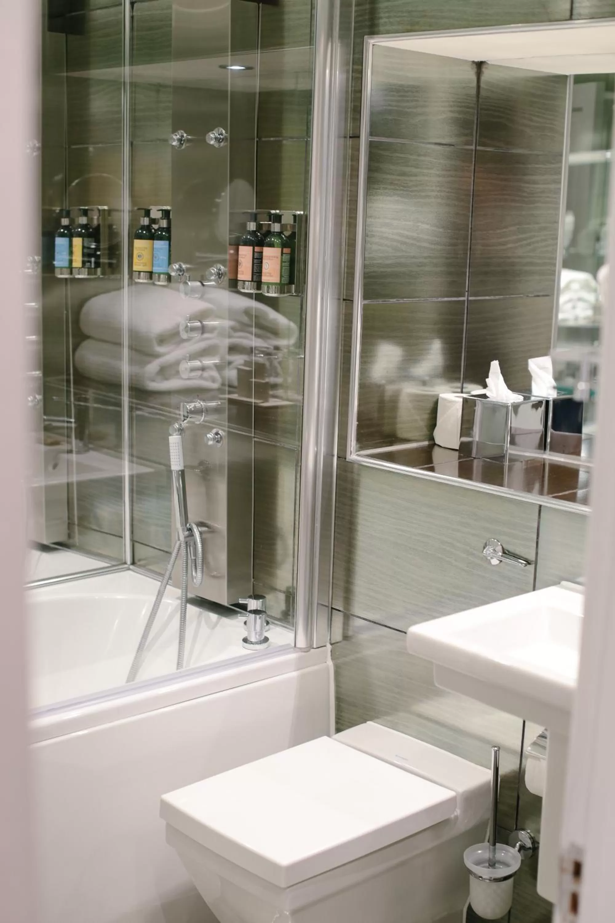 Shower in Nira Caledonia