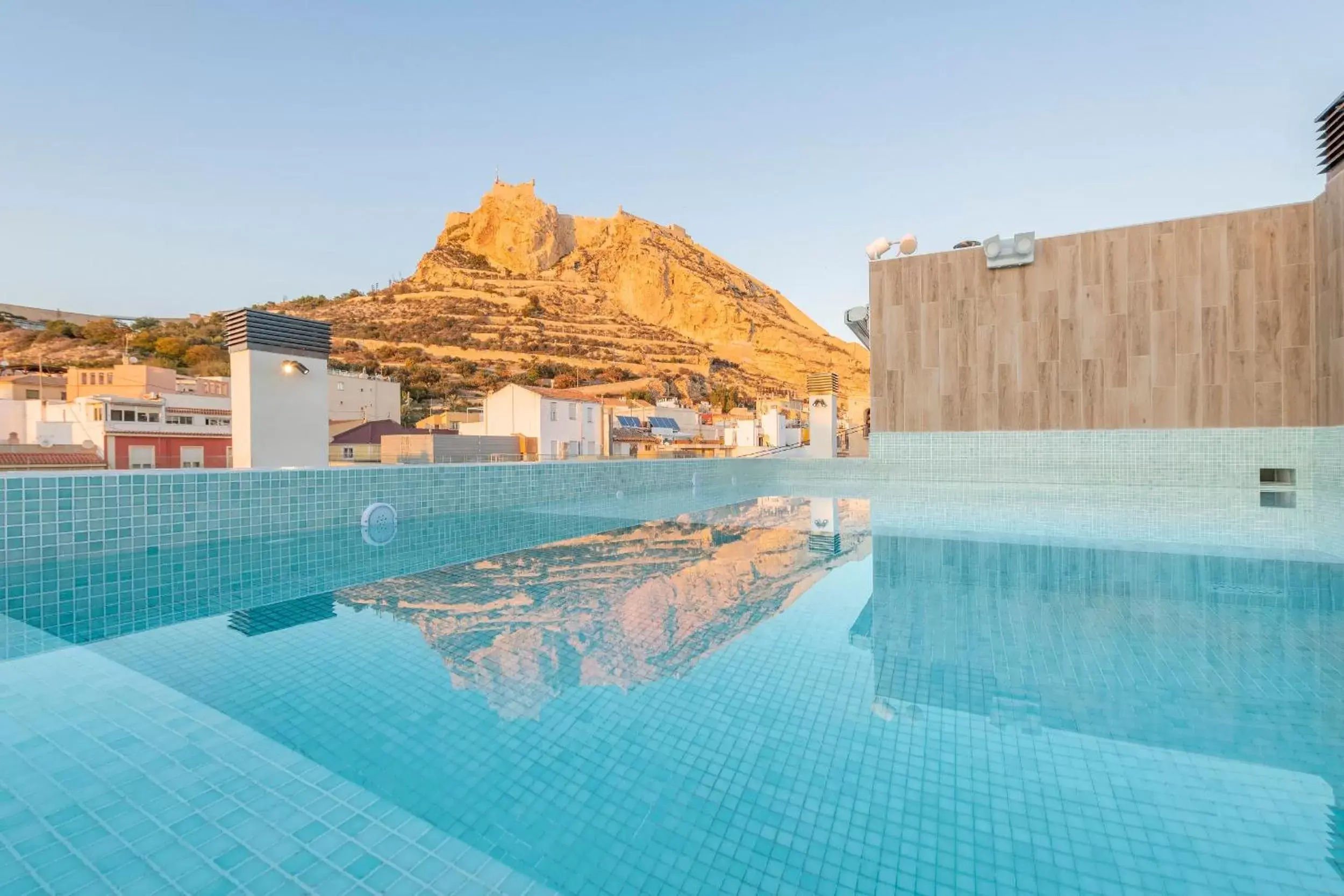 Solarium, Swimming Pool in Odyssey Rooms Alicante