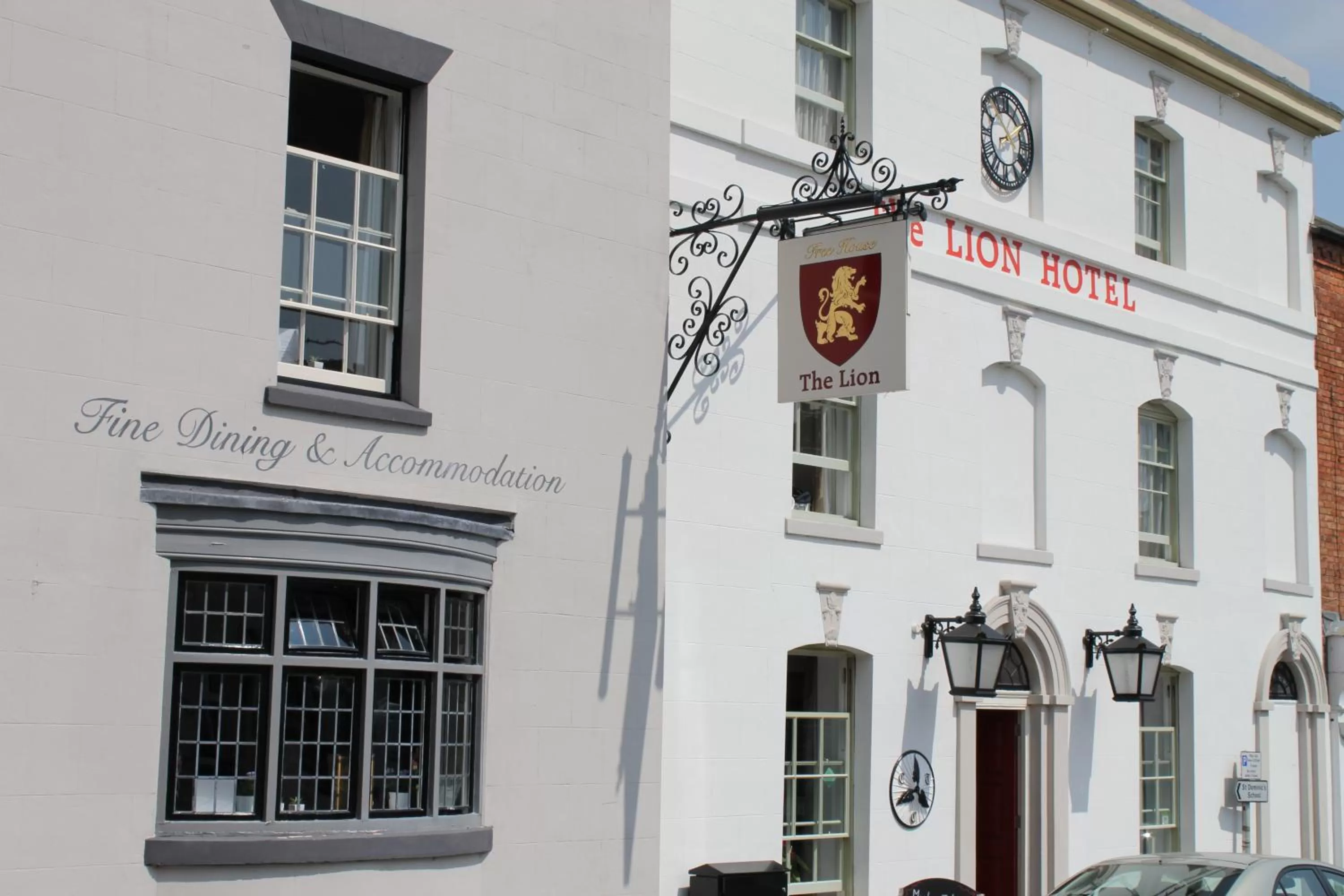 Facade/entrance in The Lion Hotel