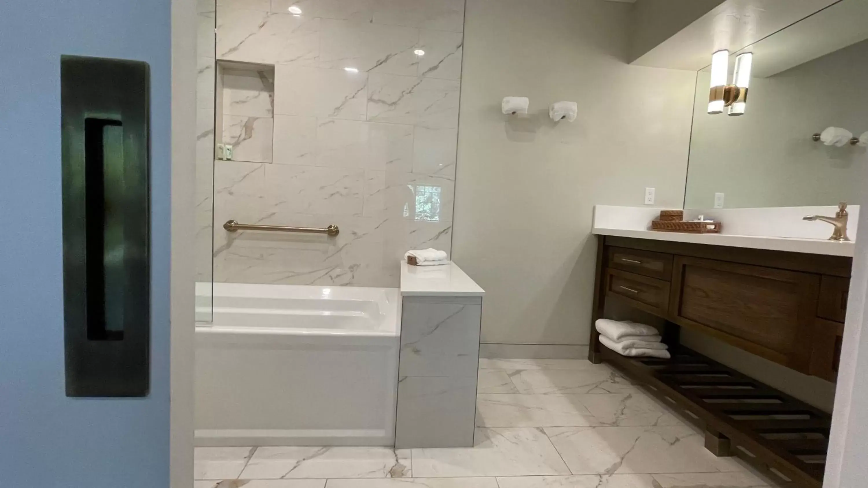 Bathroom in The Jack London Lodge