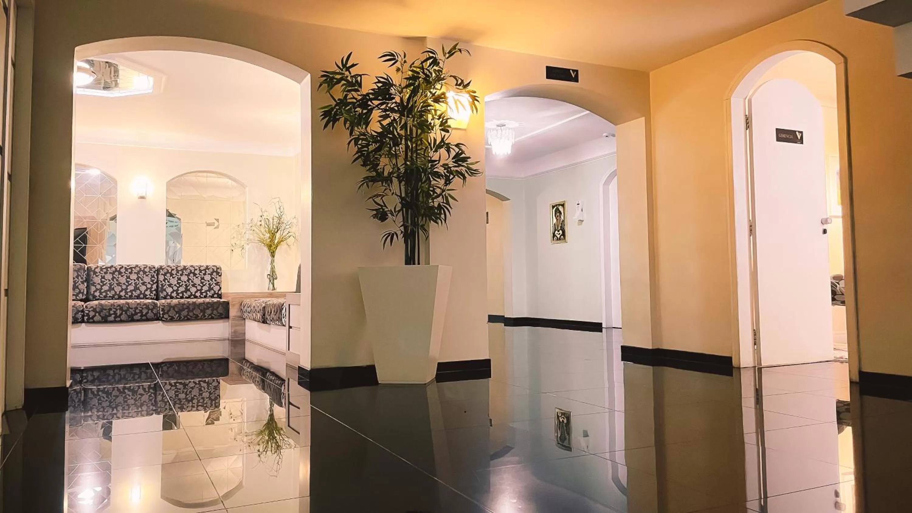 Communal lounge/ TV room in Verde Vale Hotel