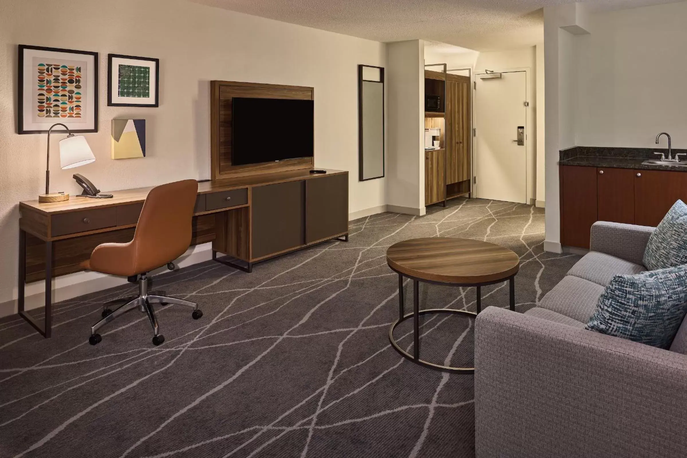 Living room, Seating Area in Holiday Inn Express & Suites Charleston DWTN -Westedge, an IHG Hotel