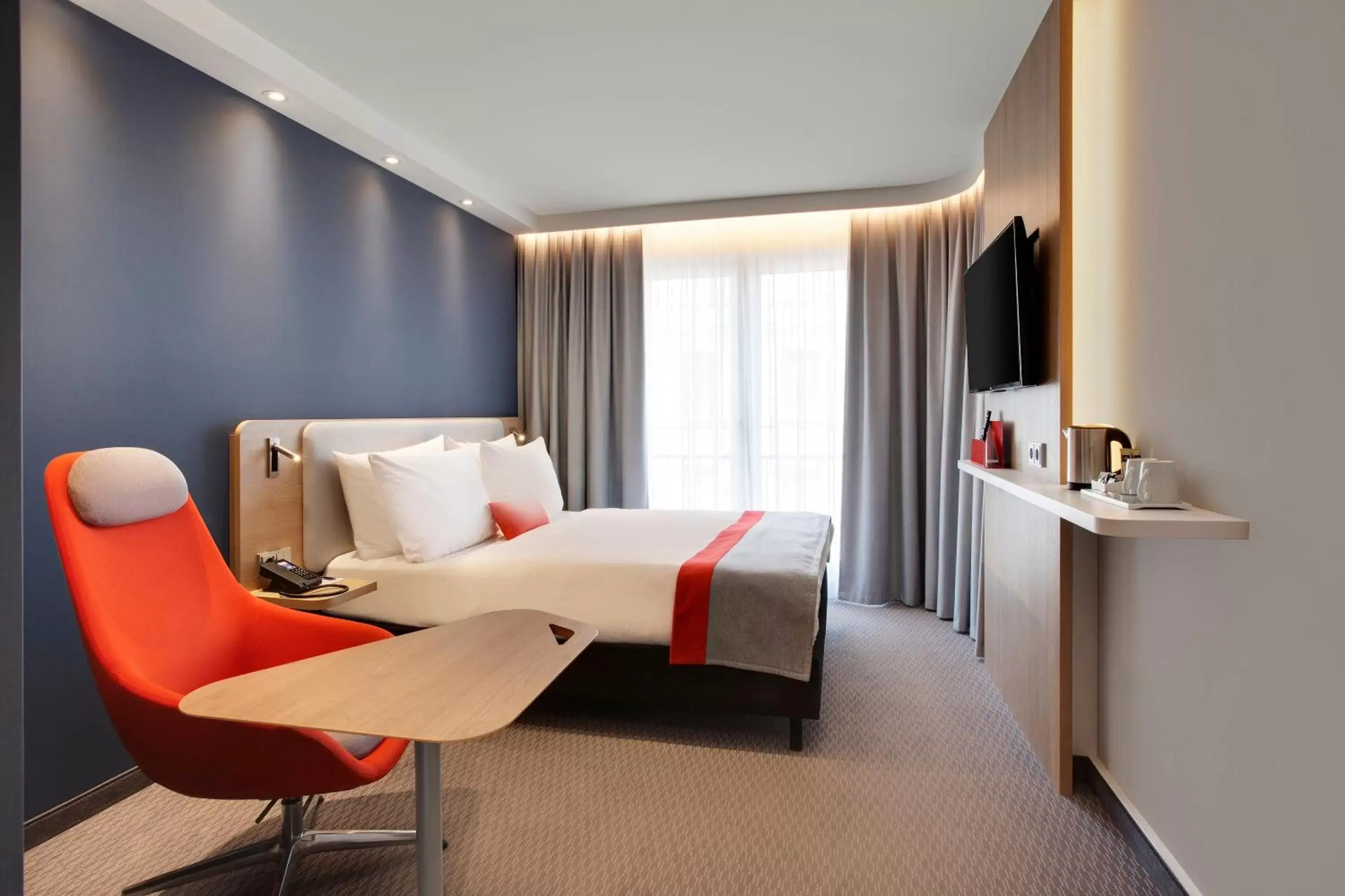 Photo of the whole room, Bed in Holiday Inn Express - Berlin - Alexanderplatz, an IHG Hotel