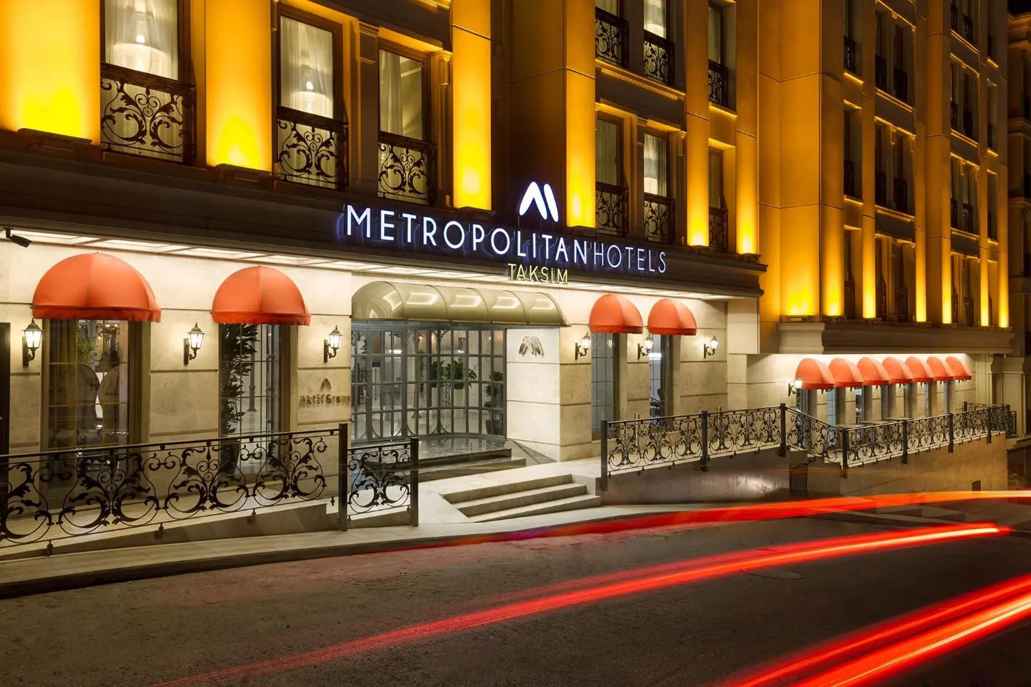 Facade/entrance in Metropolitan Hotels Taksim Facade/entrance in Metropolitan Hotels Taksim