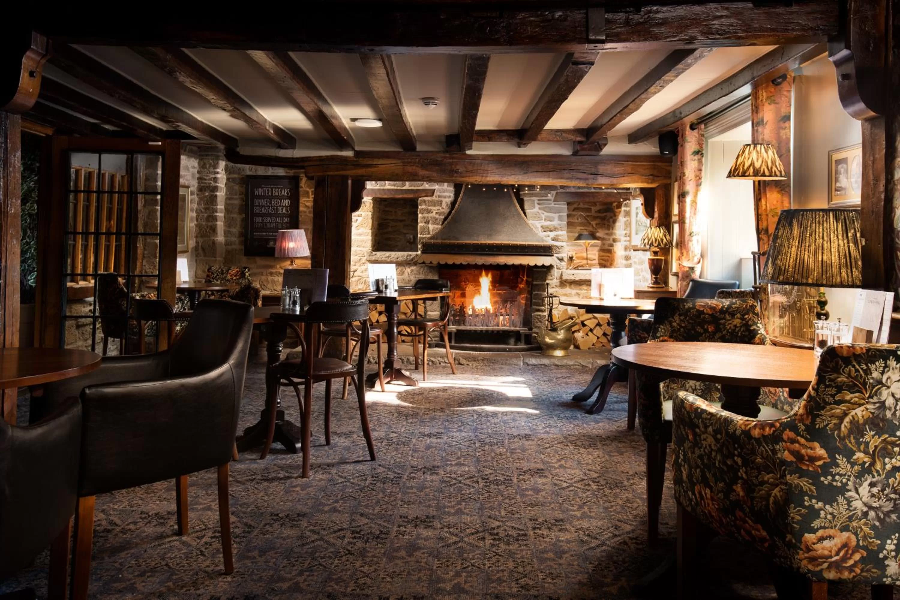 Lounge or bar in The Black Swan - The Inn Collection Group