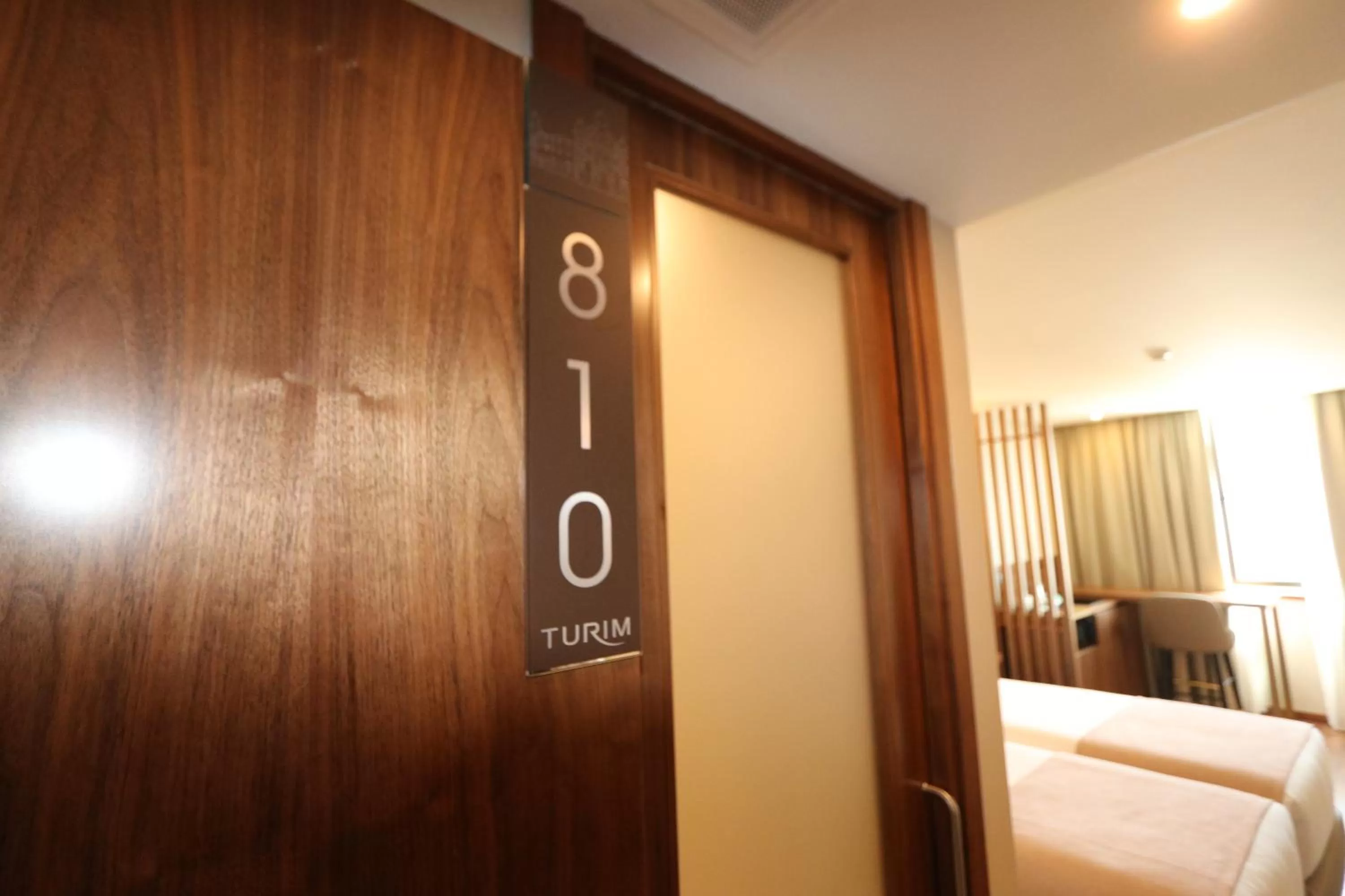 wardrobe, Bed in TURIM Ibéria Hotel