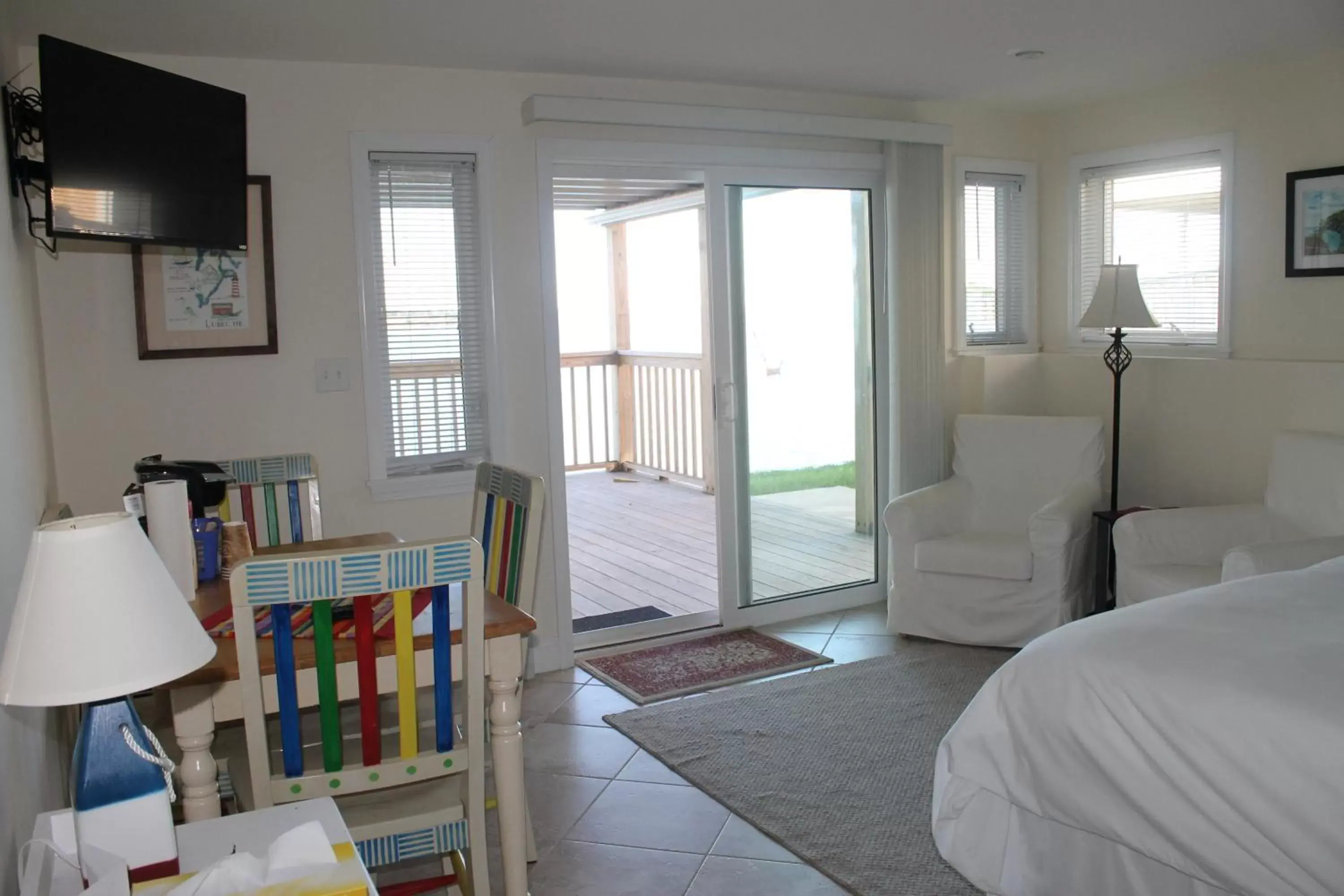 Photo of the whole room, Seating Area in The Inn on the Wharf