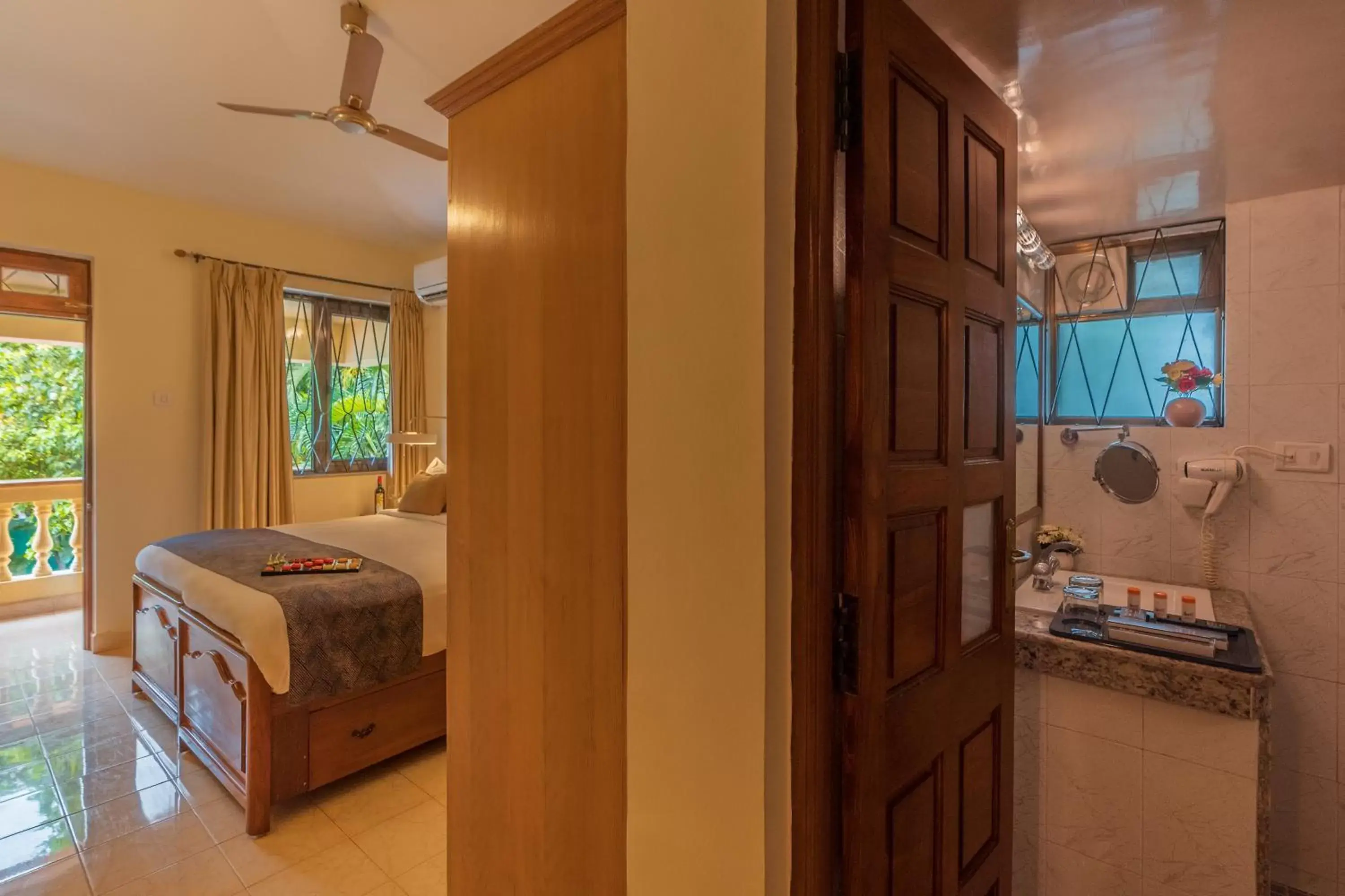Bedroom in De Mandarin Beach Resort Suites & Villas, Candolim